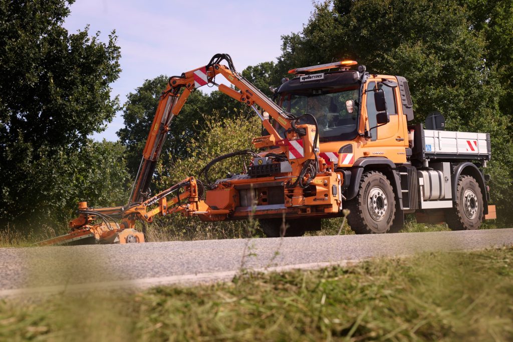 De Terra MPT 1-band functioneert volgens Apollo Tyres goed bij lage druk. Hierdoor is de band geschikt voor voertuigen die worden gebruikt voor infrastructuur en wegenonderhoud. – Foto’s: Apollo Tyres