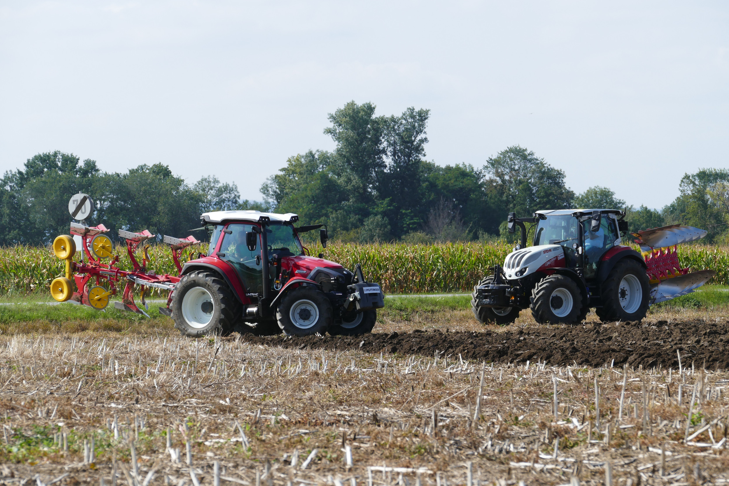 De Oostenrijkse machinefabrikant Pöttinger levert zowel de Servo-ploeg 4000 als de lichtere Servo 2000-wentelploeg in 2025 met nieuwe opties. – Foto’s: Martin Smits