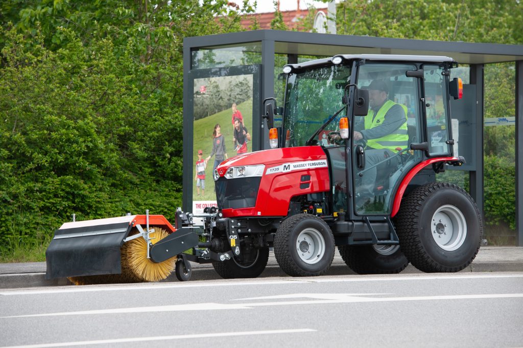 De gebruikte elektromotor en accu van de elektrische trekker zijn zwaarder zijn dan die van de zwaarste E-tractor van Knegt. Meer details over de elektrische MF-trekker maakt Mechan pas bekend op vakbeurs ATH, van 11 tot en met 14 september in Biddinghuizen (Fl.).