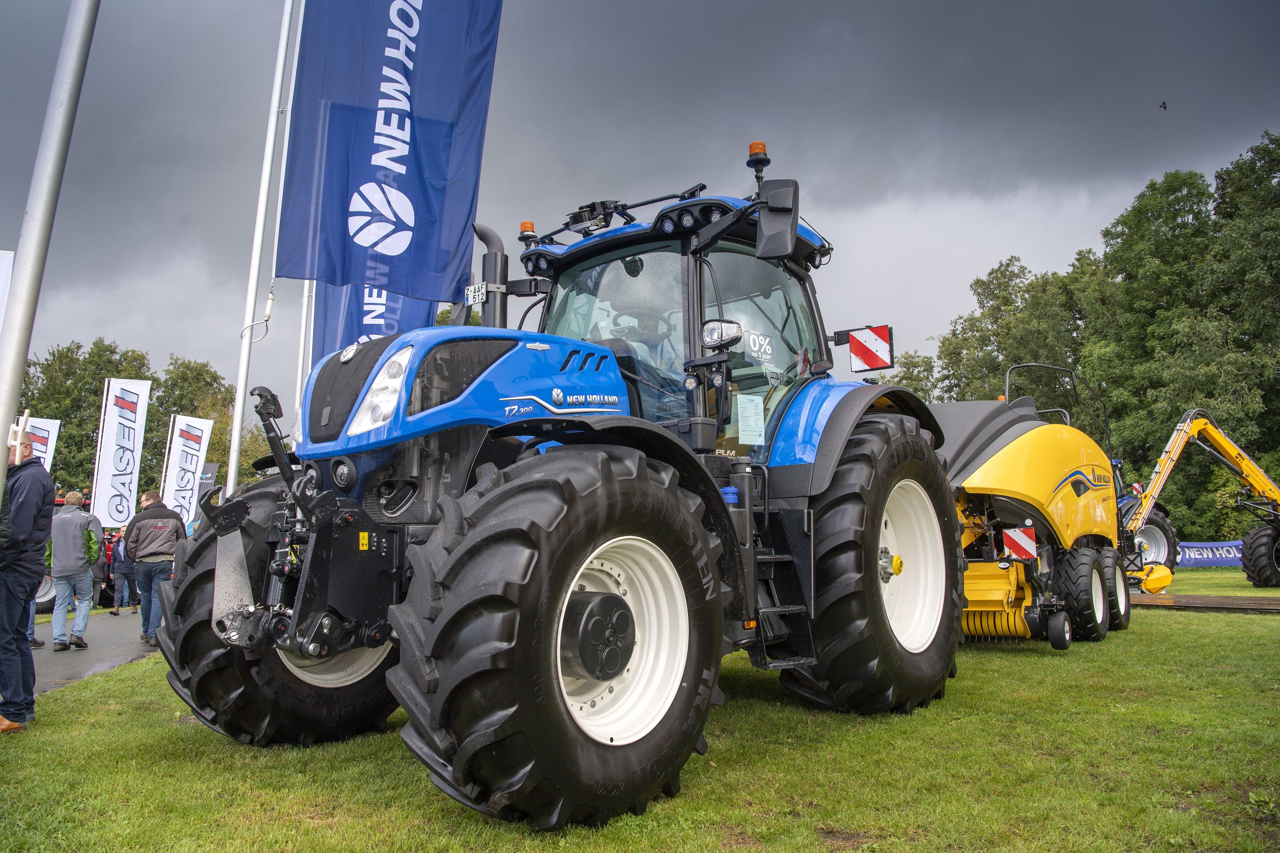 IntelliSense is een optie op de New Holland-grootpakpersen en behelst een LiDAR-sensor aan de voorkant van het cabinedak van de trekker dat het zwad aftast. Foto: Mark Pasveer. 