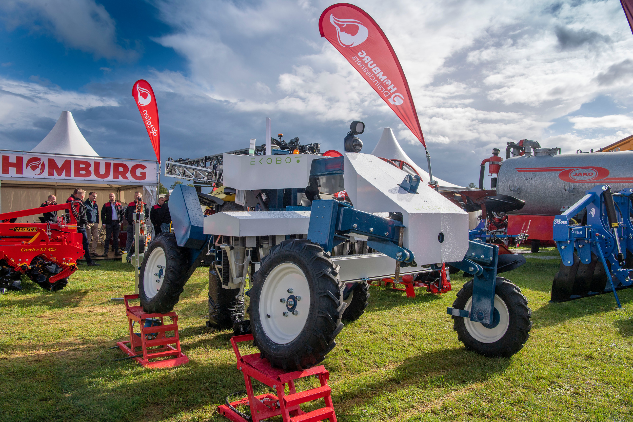 Homburg Holland toonde de nieuwe versie van de Ekobot WEIA-wiedrobot vorige week op vakbeurs ATH 2024 in Biddinghuizen (Fl.). In 2025 willen Homburg en het Zweedse Ekobot 20 voertuigen bouwen voor verkoop in Nederland en Zweden. - Foto: Mark Pasveer