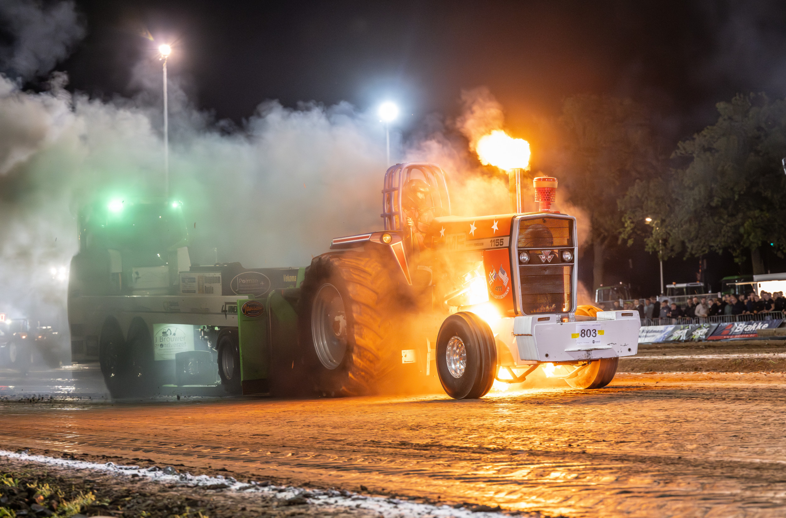 Dat ze in Staphorst wel eens vaker een wedstrijd tractorpulling organiseren, was te merken. Het sleppen op Staphorst liep gesmeerd eind augustus. – Foto’s: Michel Velderman