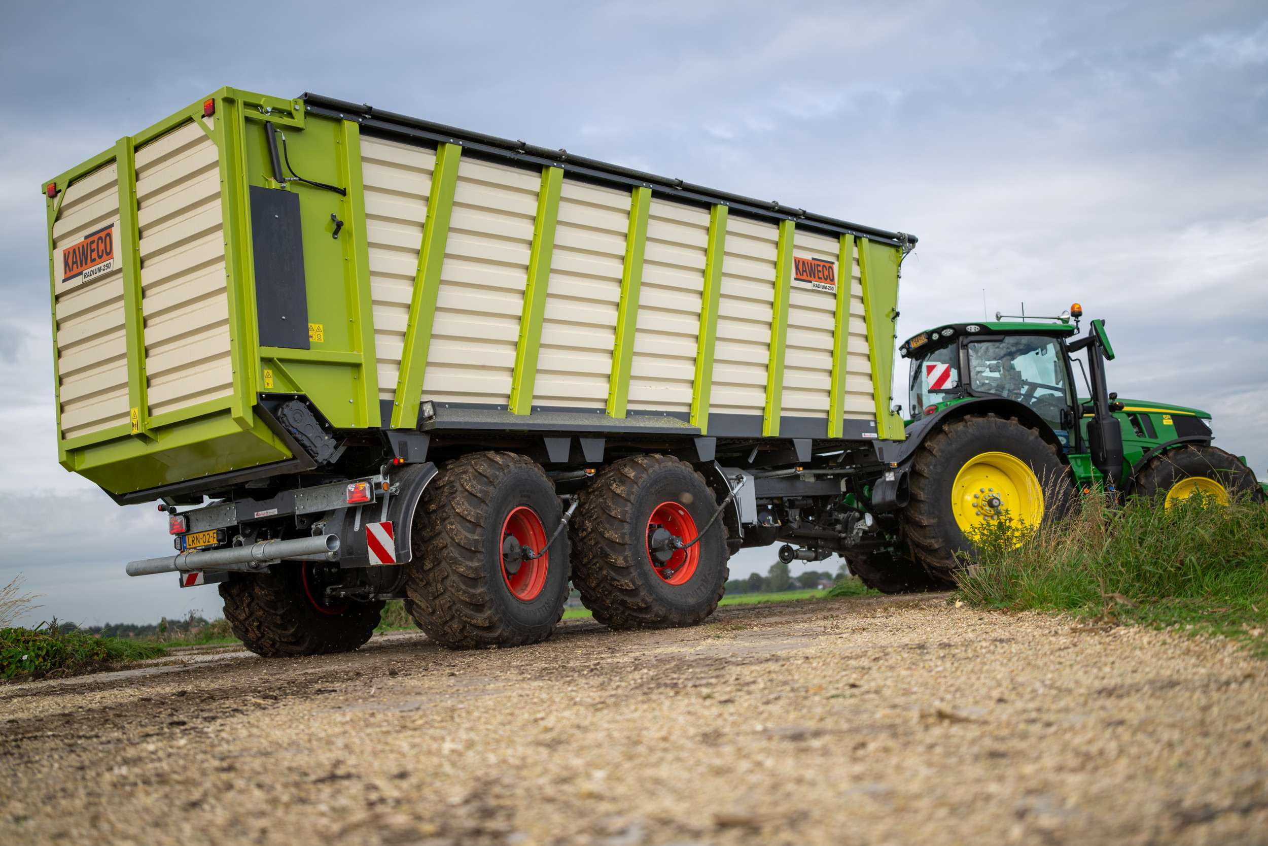 Een bekend fenomeen: de Kaweco-silagewagen. Misschien wel de meest verkochte silagewagen in Nederland. Nu Kaweco ophoudt te bestaan, stopt ook de productie hiervan. –  Foto: Michel Velderman