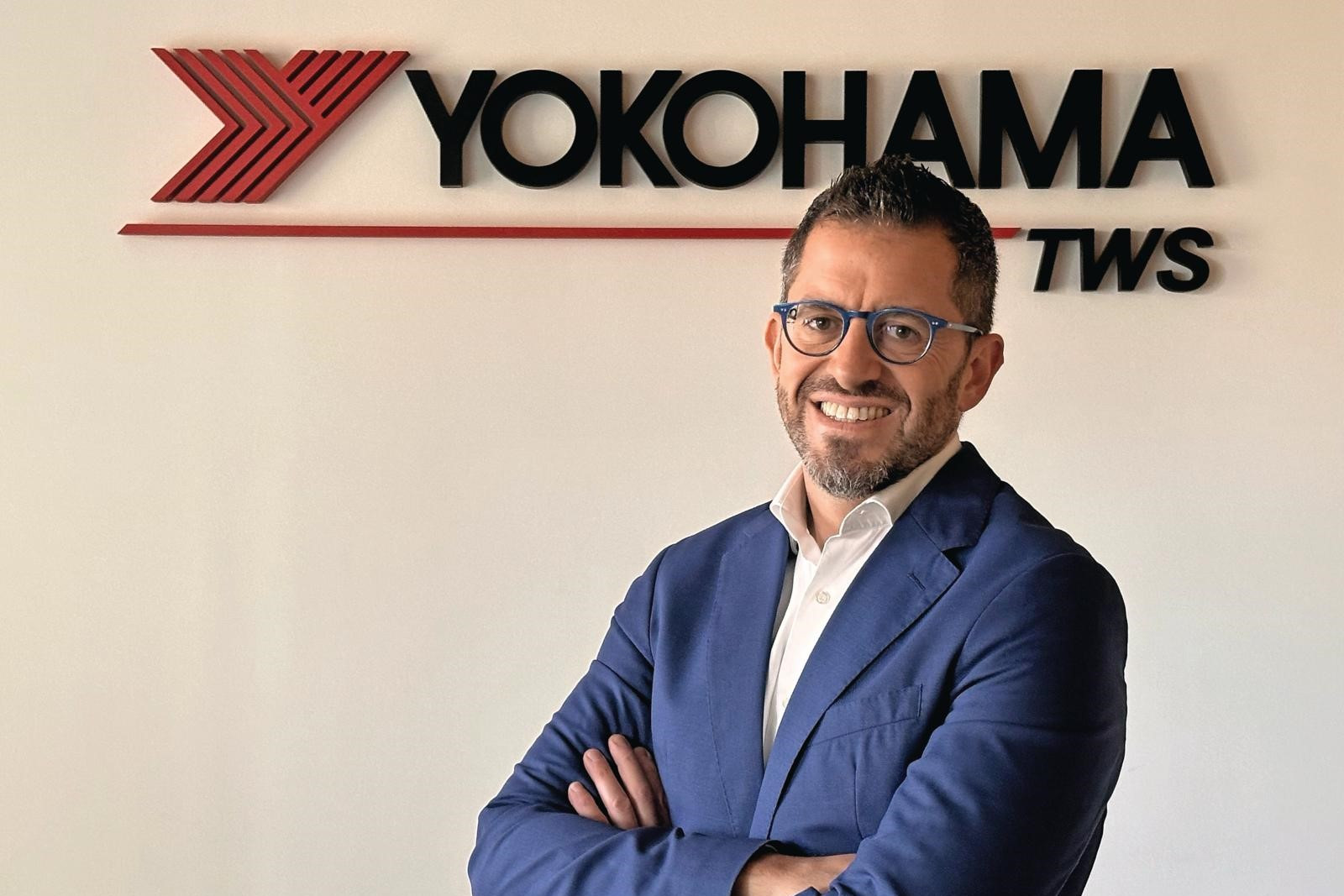 De Italiaan Elio Bartoli is president EMEA & Global OEM Yokohama TWS. Hij wordt per 1 december president en CEO van Yokohama TWS . TREKKER vraagt hem welke trends er spelen op de bandenmarkt. En klopt het dat Trelleborg een rupsband onthult op vakbeurs Eima 2024? – Foto: Yokohama TWS