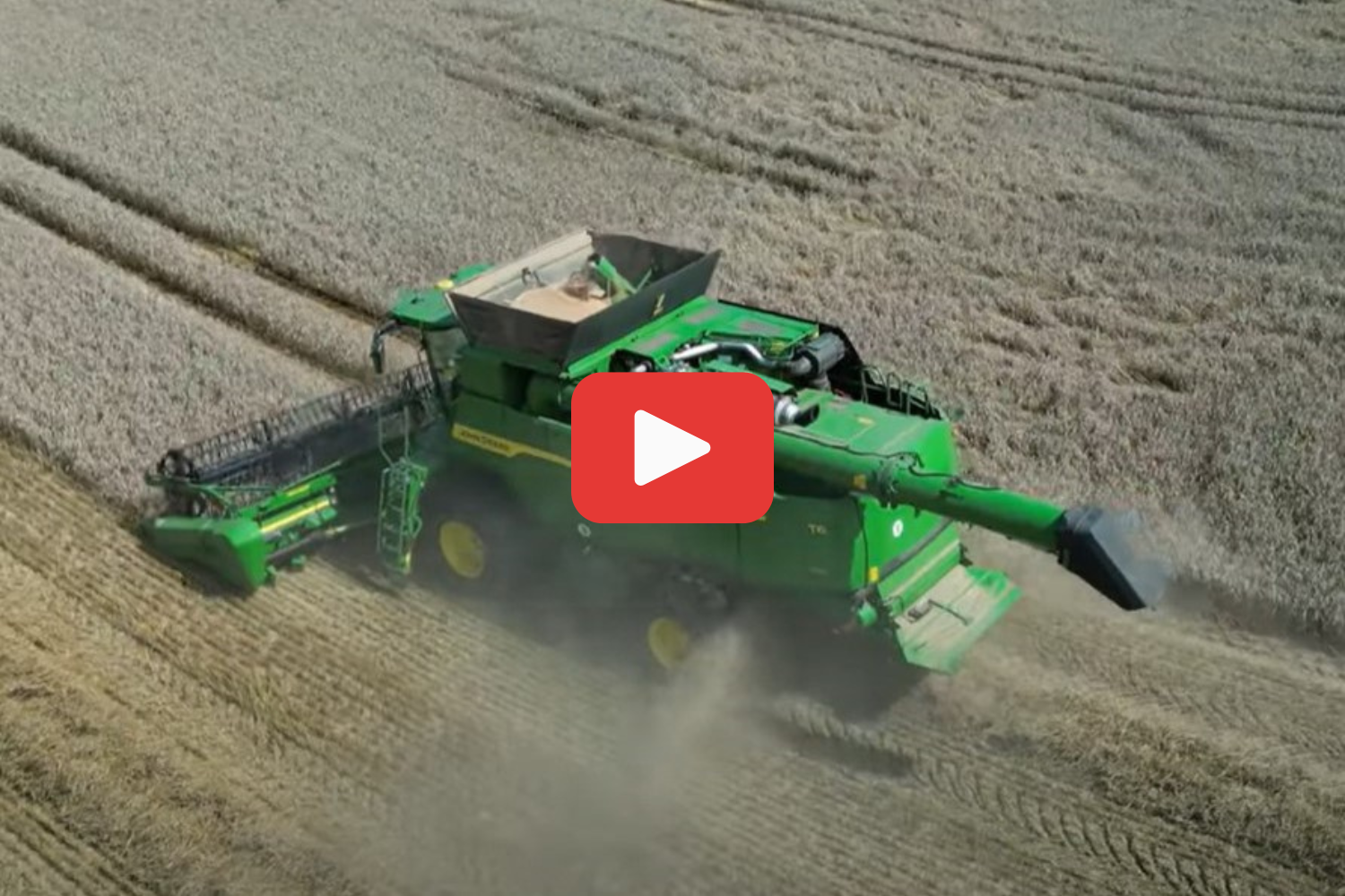 John Deere T6 800-maaidorser. – Still uit video