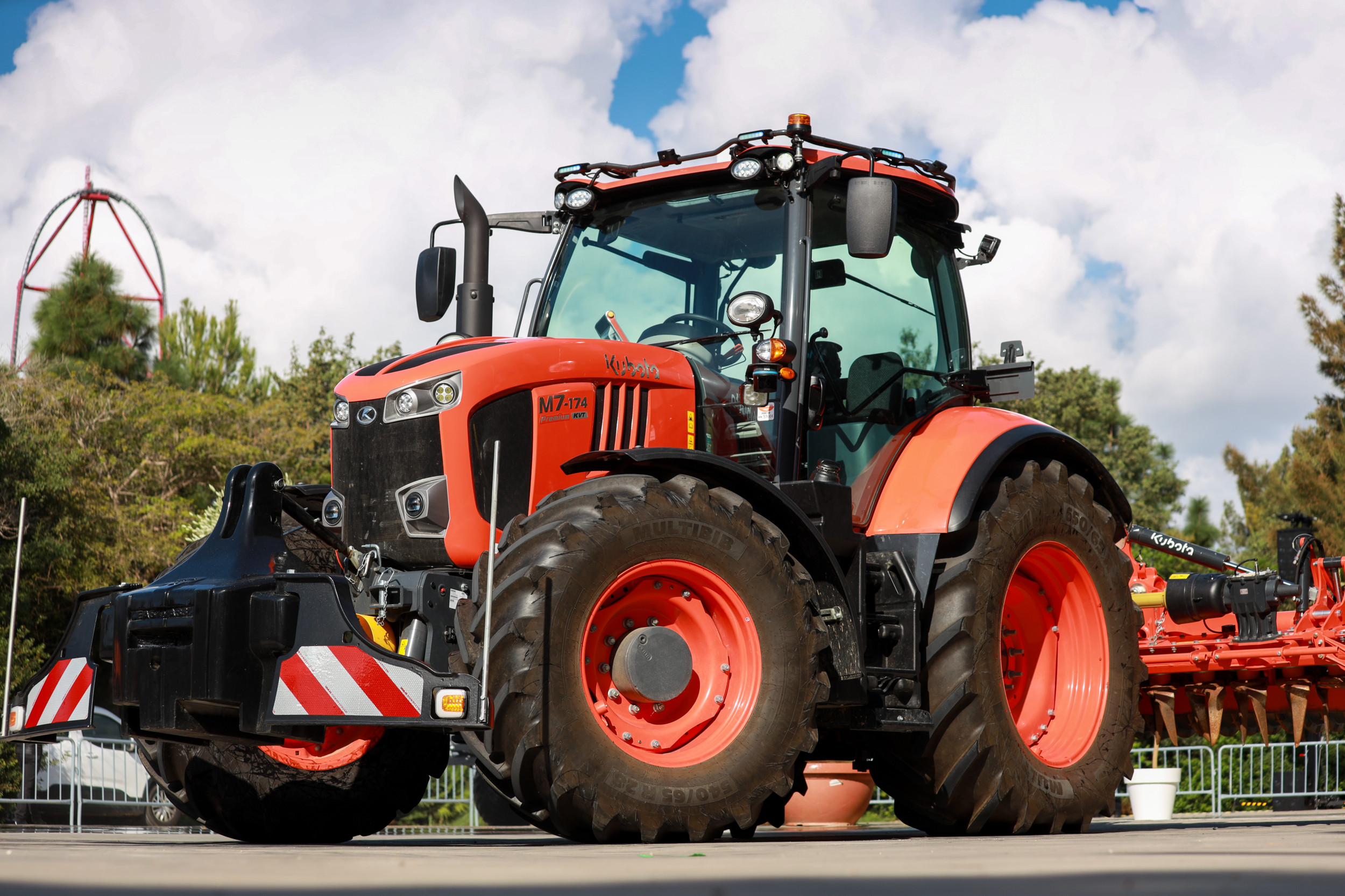 De Japanse machinefabrikant Kubota heeft in Spanje de vierde generatie M7-serie gepresenteerd. De fabrikant vernieuwde allerlei details aan de trekker. - Foto's: Bob Karsten