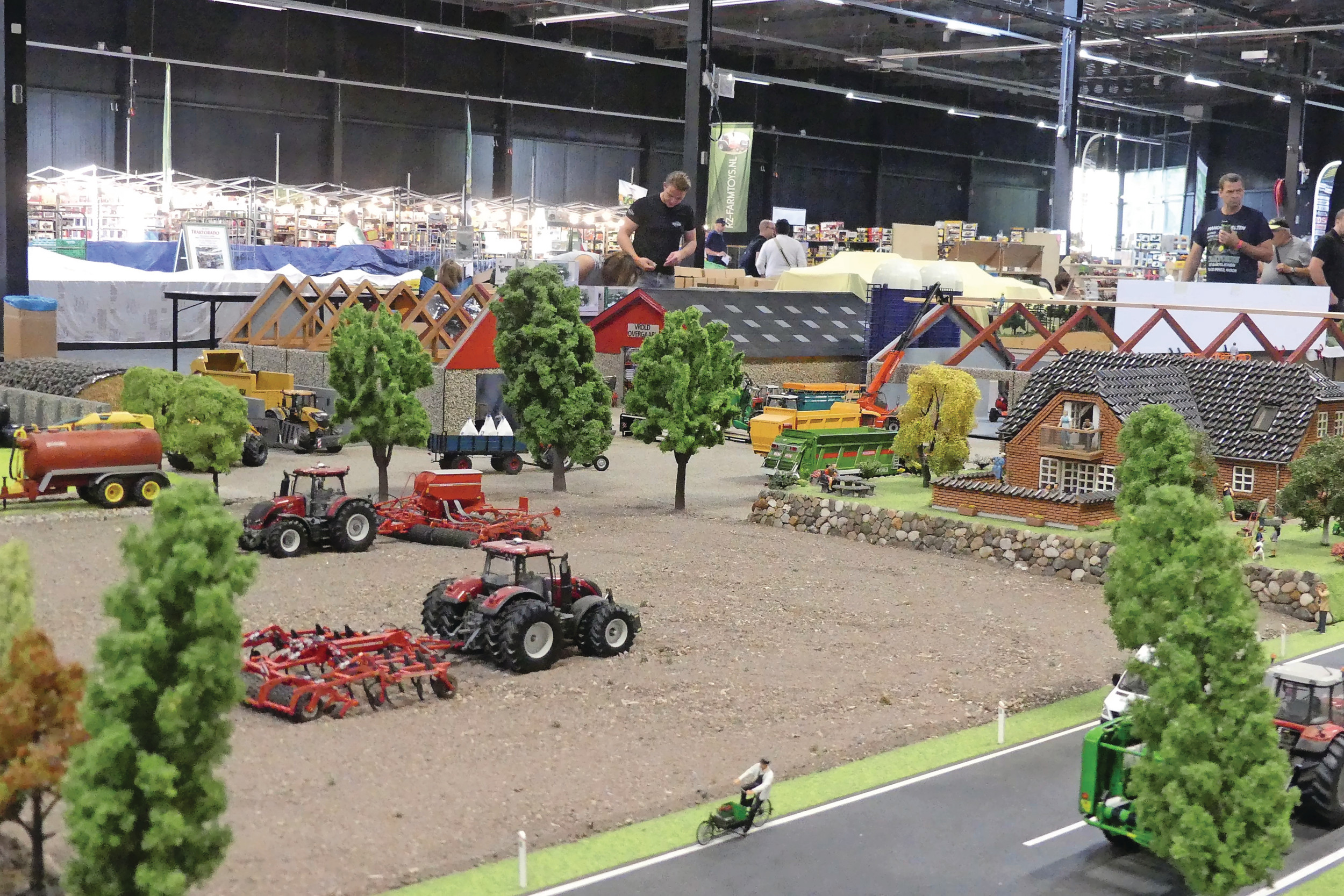 Een diorama op miniaturenbeurs L.C.N. Op 12 en 13 oktober organiseert Landbouwminiaturen Club Nederland (L.C.N.) zijn 34e miniaturenbeurs. Voor het tweede jaar op rij is de beurs in Expo Houten. – Foto: Martin Smits