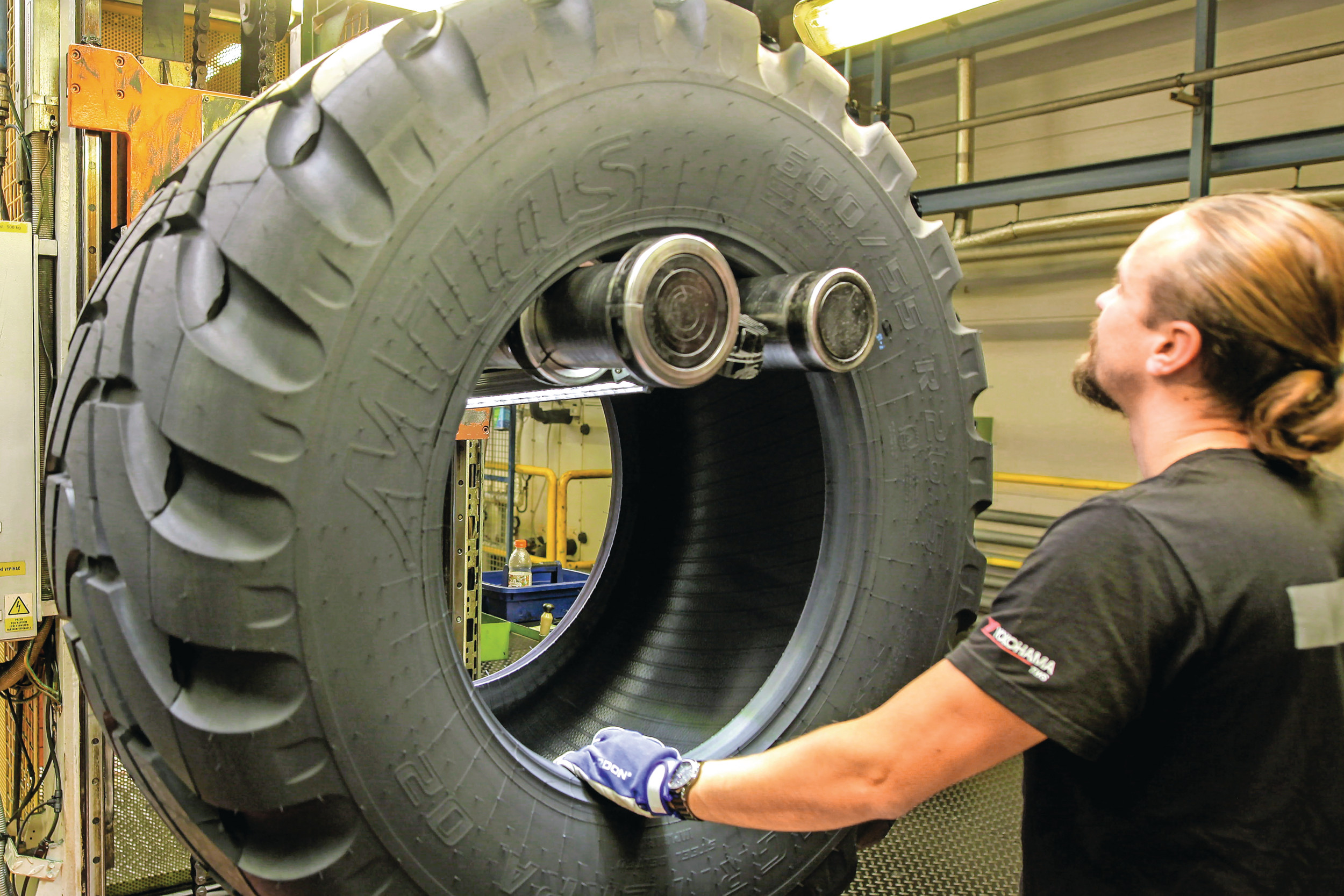 De Tsjechische bandenfabrikant Mitas investeert € 40 miljoen in de verdere modernisering van zijn bandenfabriek in Otrokovice (Tsjechië). – Foto’s: Mitas/Lukaskralphoto.cz