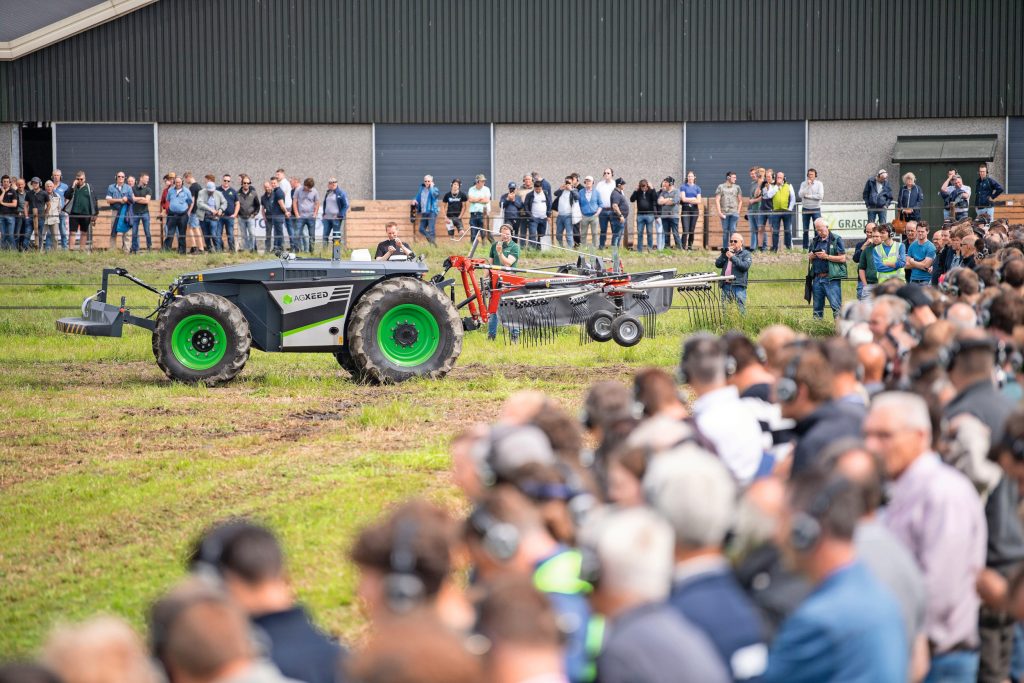 De AgXeed is één van de serieuze spelers die de robottrekker klaar heeft. De eerste machines draaien al in de praktijk, vooral bij akkerbouwers. Wanneer komt deze naar de veehouderij? – Foto: Mark Pasveer