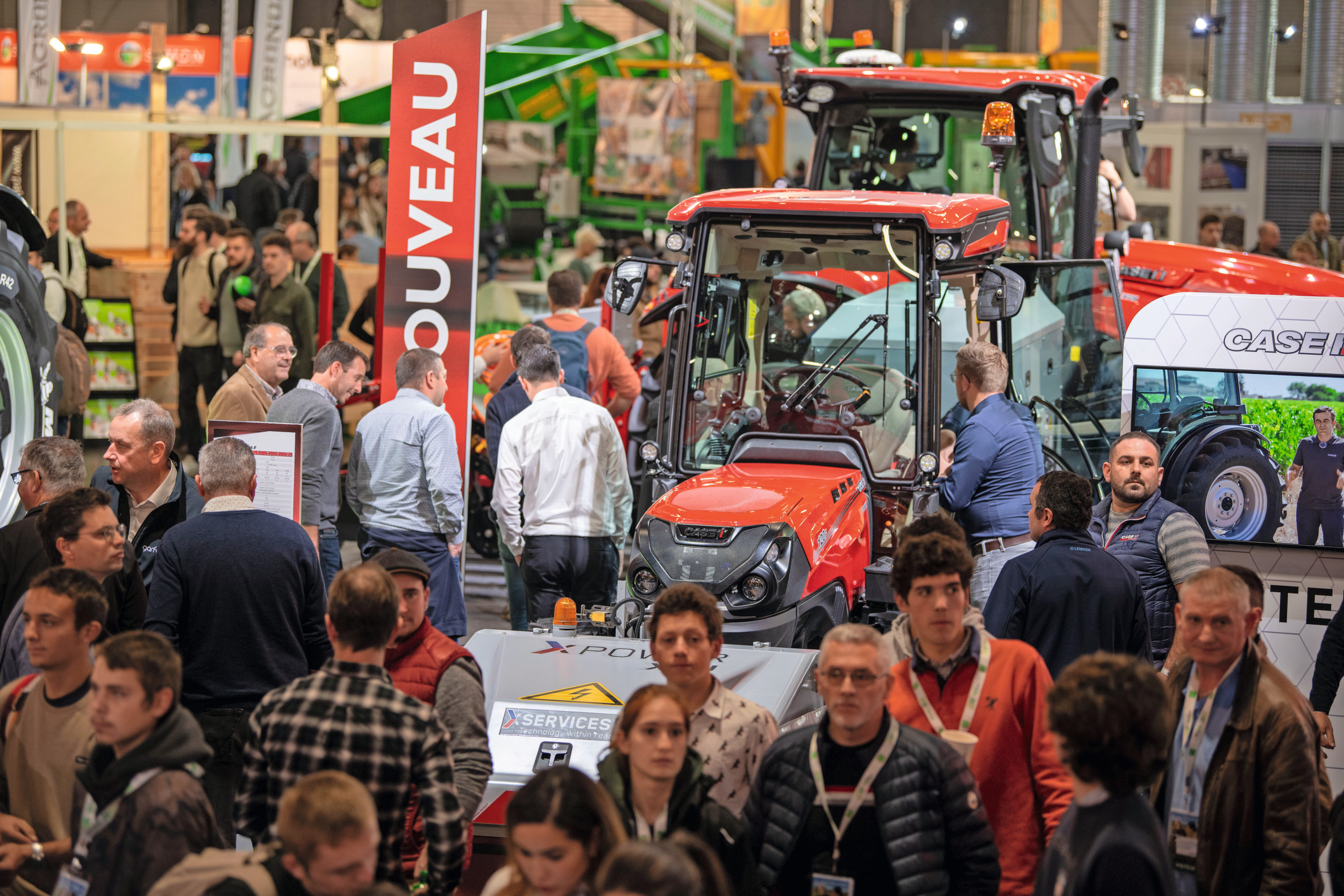 Bezoekers op de Franse vakbeurs Sima in 2022. De nieuwe naam van de beurs luidt AgriSima. Deze zal in februari 2026 plaatsvinden. – Foto: Mark Pasveer