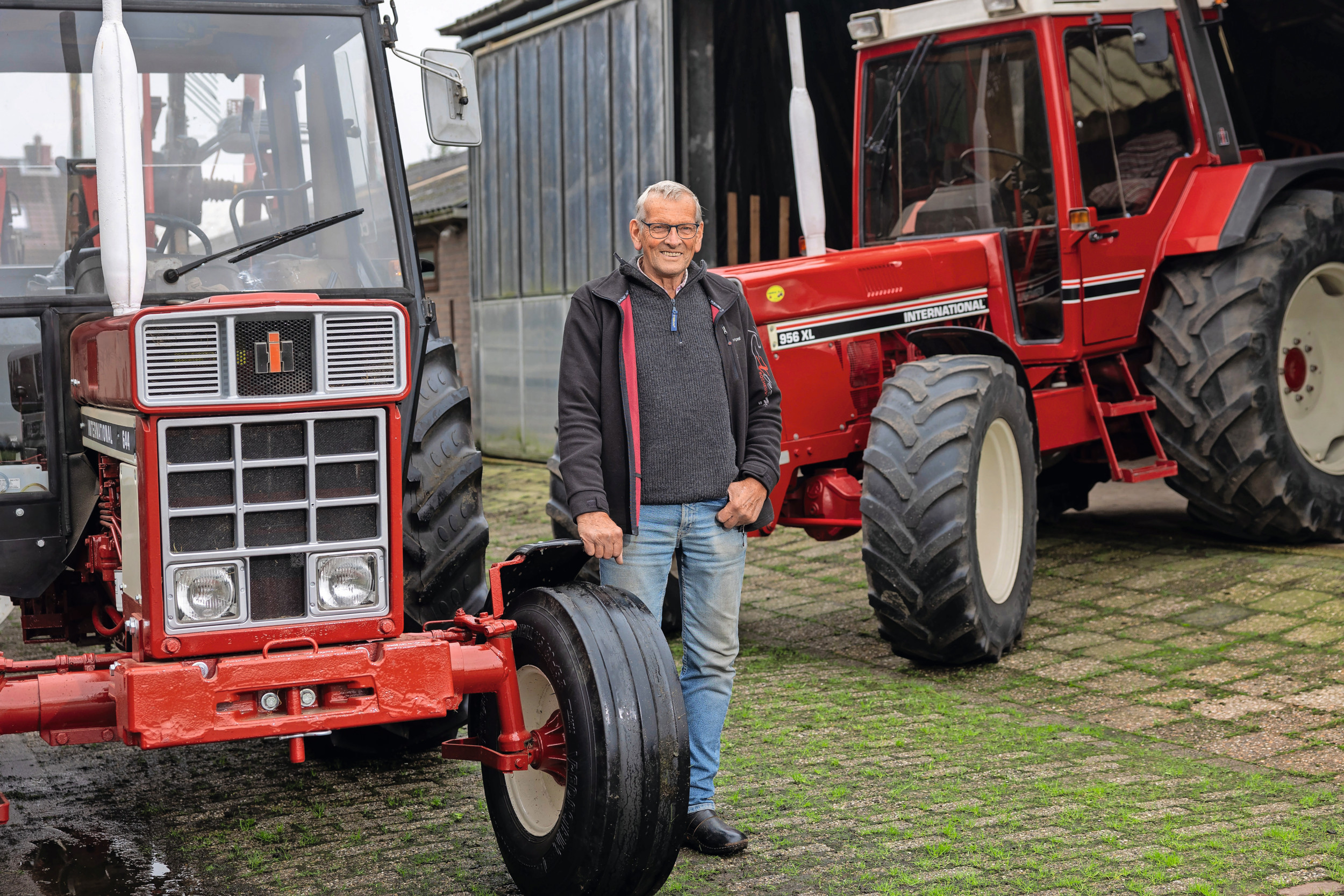 Sinds een paar jaar doet Willem Burggraaff samen met zijn vrouw mee aan de Trekker Elfstedentocht. “Met de International 956 XLA door de polder naar Friesland, de caravan erachter.” – Foto: Herbert Wiggeman