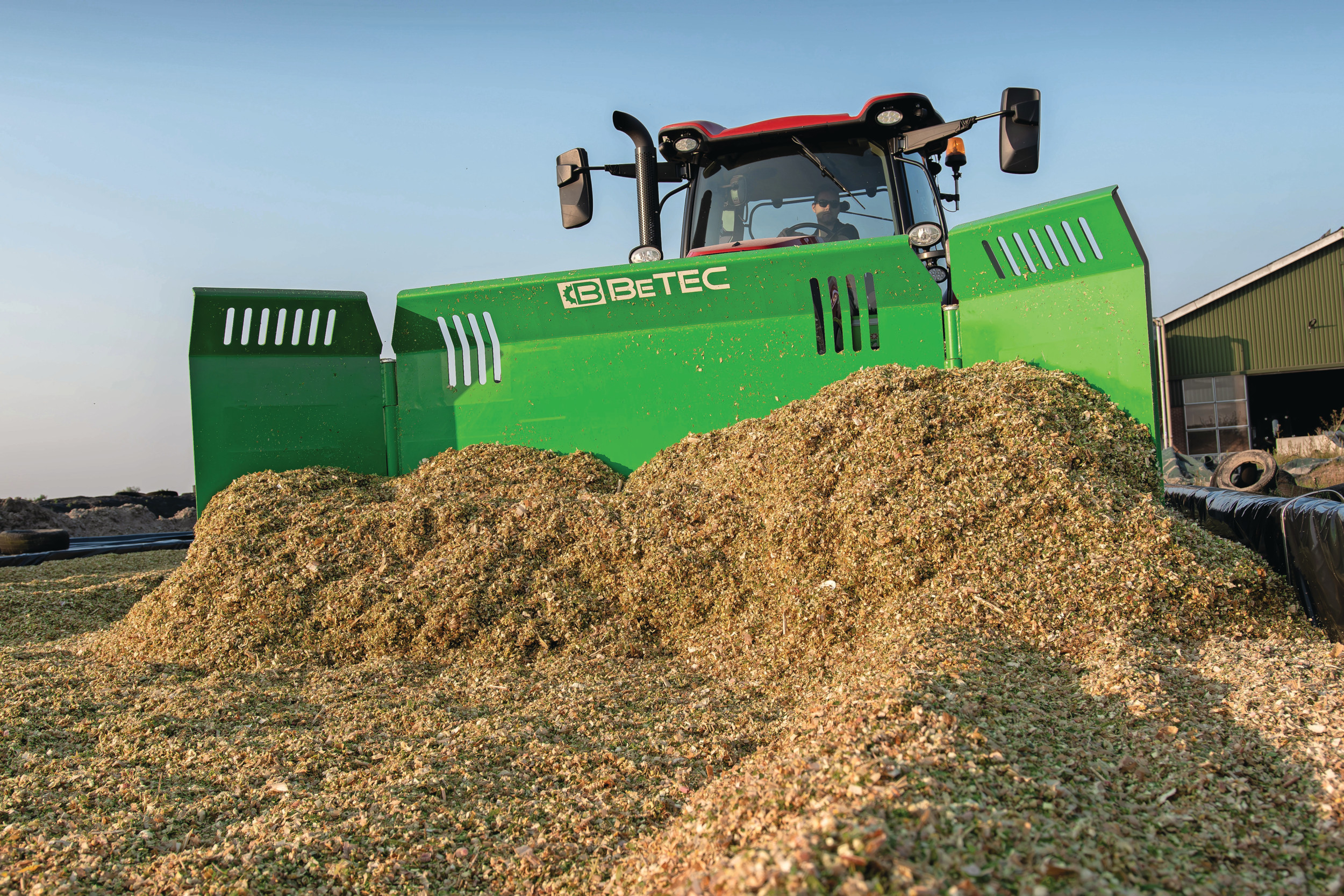 De Sloveense machinefabrikant Betec stelde zijn Rhino 350-maisschuif beschikbaar, zodat TREKKER deze kon testen. Het getal 350 staat voor de werkbreedte in centimeters. Wat vinden wij van deze maisschuif? – Foto’s: Jacco van Erkelens