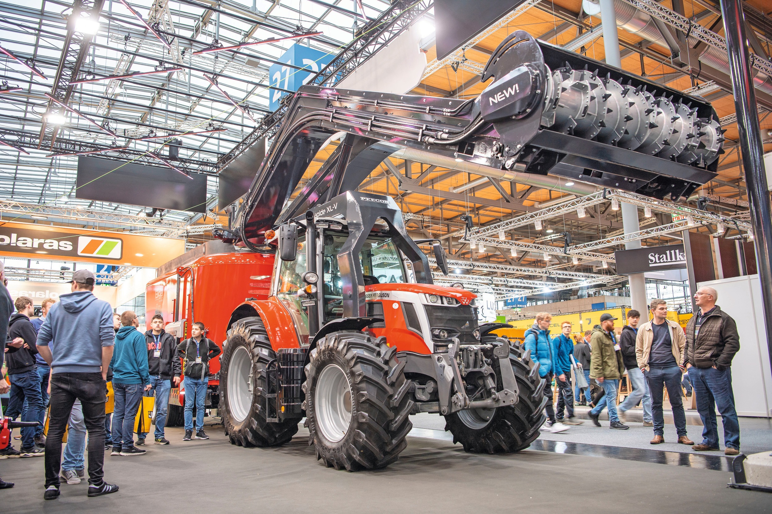 De Rapide XL-V is volgens Peecon een ideaal alternatief voor de zelfrijdende voermengwagen. Peecon peilt de meningen over de overlaad-uitkuilfrees op vakbeurs Eurotier in het Duitse Hannover. – Foto’s: Mark Pasveer