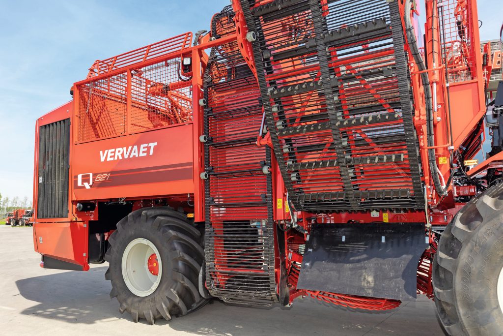 Vervaet is momenteel de enige bietenrooierfabrikant die actief opbrengstmeting met weegcellen aanbiedt. Die monteert het bedrijf onder de ringelevator van de Q-series en de Beet Eater Evo. – Foto: Roel Dijkstra Fotografie/Robert Vos