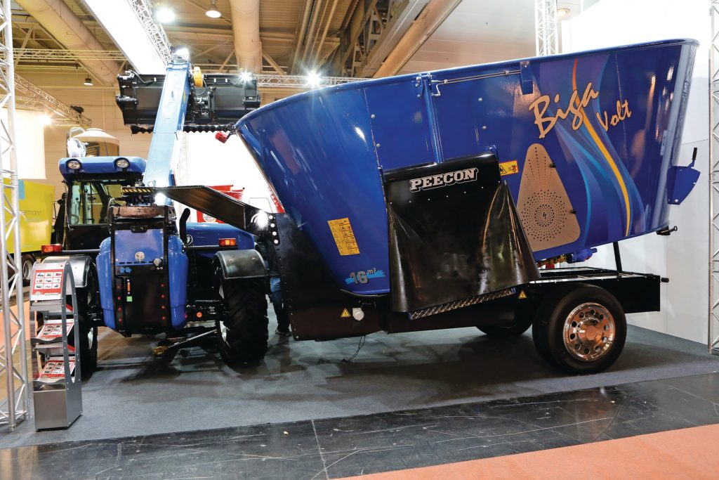 Dit is de Biga Volt zoals Peecon deze op de Duitse vakbeurs Agritechnica in 2013 voorstelde. Met 192 accu's die samen een elektrisch vermogen afgaven van 30 kW. De prijs lag destijds op ruim € 70.000.