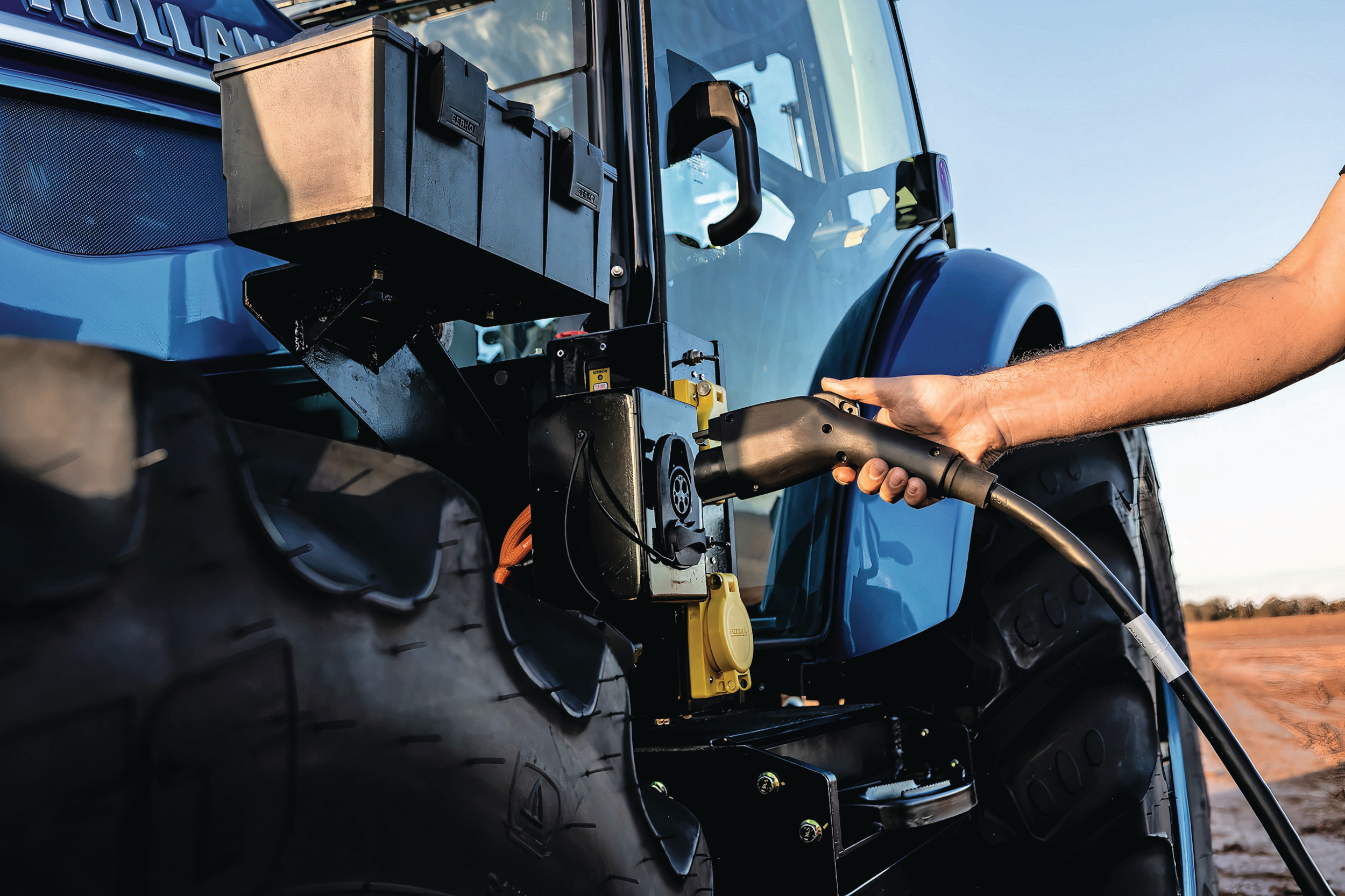 Steeds meer machinefabrikanten introduceren e-trekkers. New Holland presenteerde zijn T4 Electric Power op vakbeurs Agritechnica 2023. – Foto: New Holland