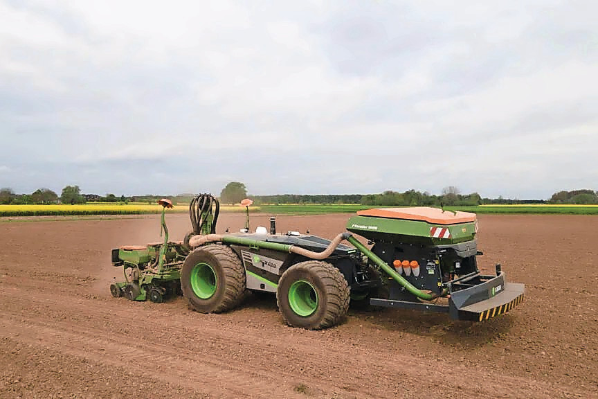 De AgBot 2.055W4 van machinefabrikant AgXeed is een voorbeeld van een multifunctionele veldrobot. - Foto: Future Farming