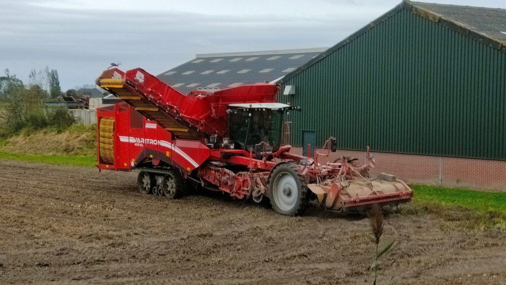 Naar verluidt zou Grimme werken aan een 10,5 tons-nonstopbunker voor de Varitron-aardappelrooiers.