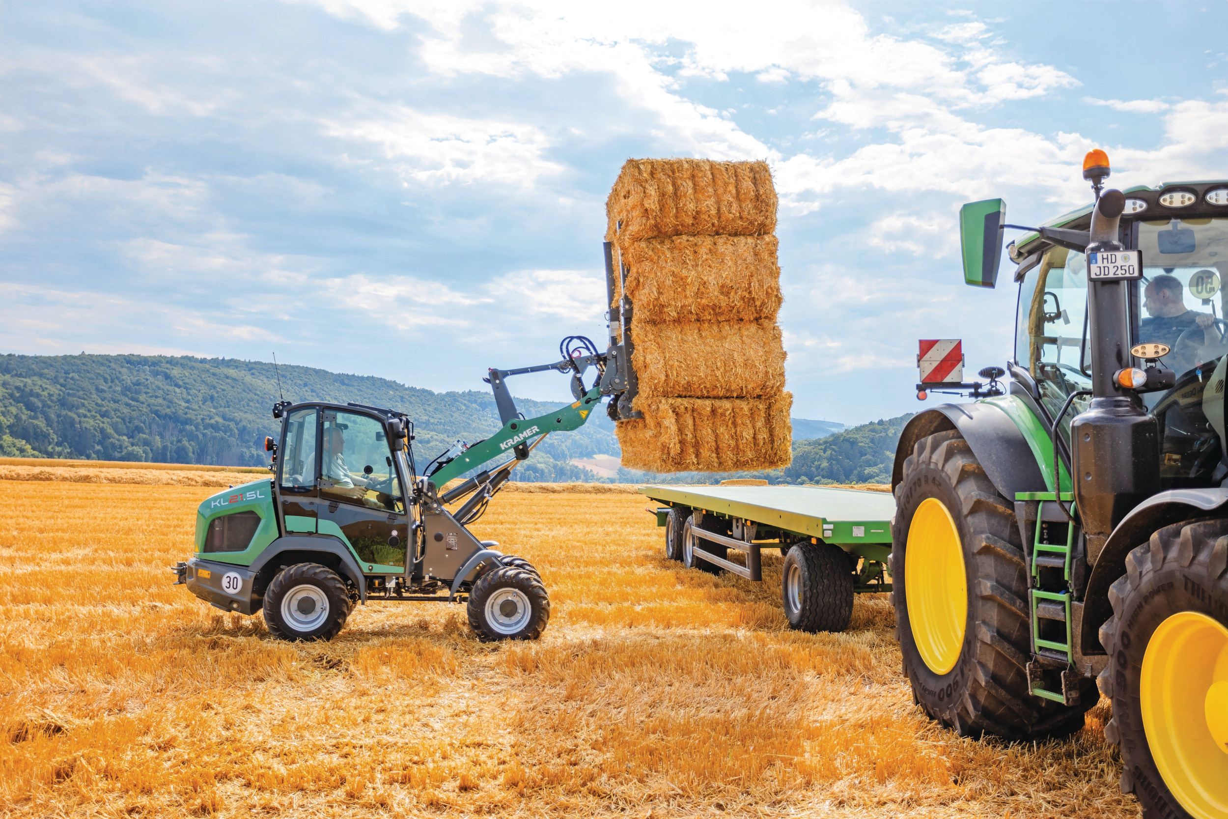 De Duitse machinefabrikant Kramer levert een nieuwe compacte wiellader: de KL21.5L. Deze 1,32 meter brede wiellader heeft een hefkracht van 28,6 kN en een kieplast van 2.115 kg. – Foto’s: Kramer