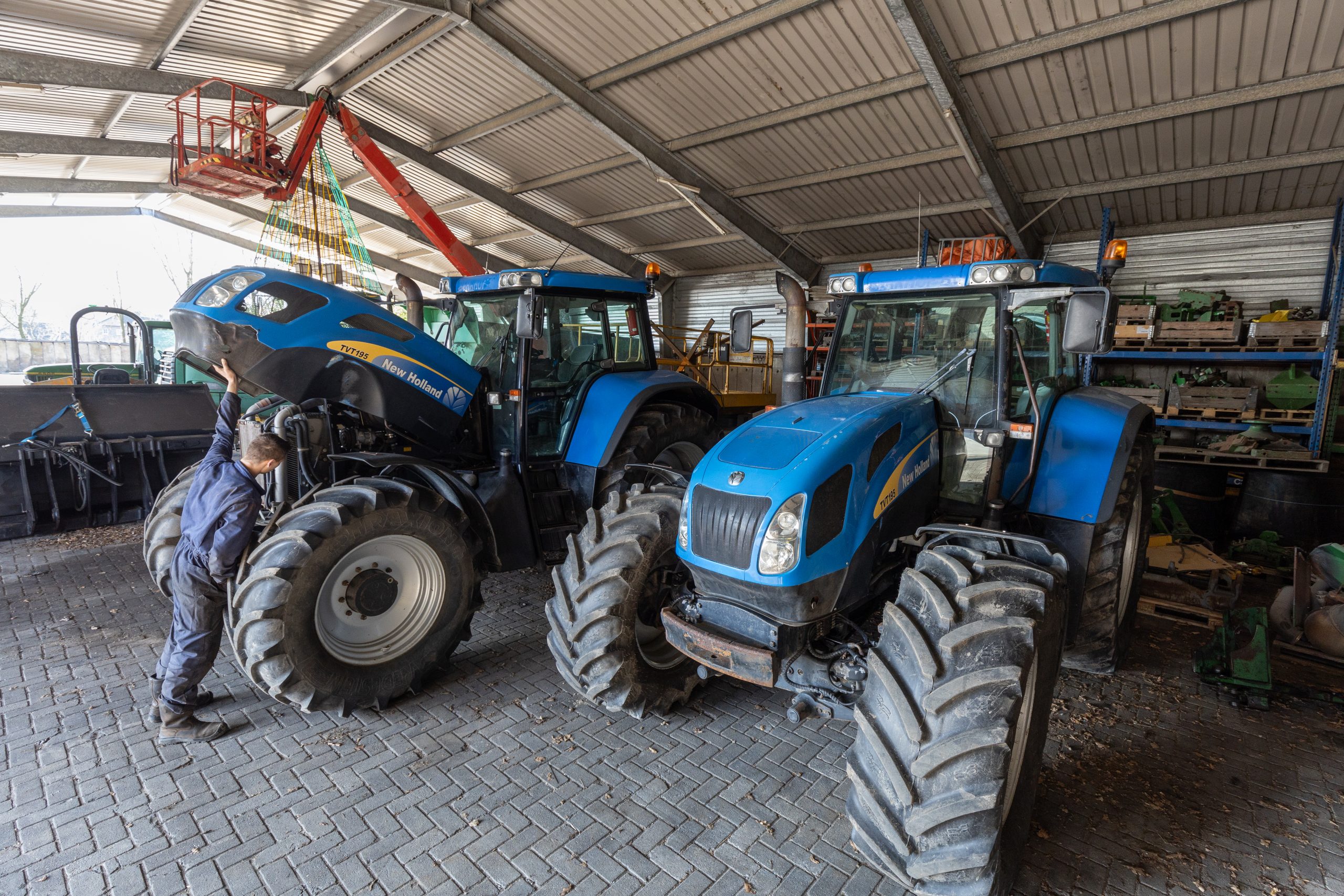 Een gebruikte New Holland TVT is doorgaans de 10.000 uren op de teller gepasseerd, maar dan is-ie nog niet op de helft. Maar let op de valkuilen. Die kunnen flink in de papieren lopen. Let op bepaalde punten bij de aanschaf van een gebruikte New Holland TVT. TREKKER biedt je alle informatie over de TVT plus tips en tricks.- Foto’s: Bob Karsten