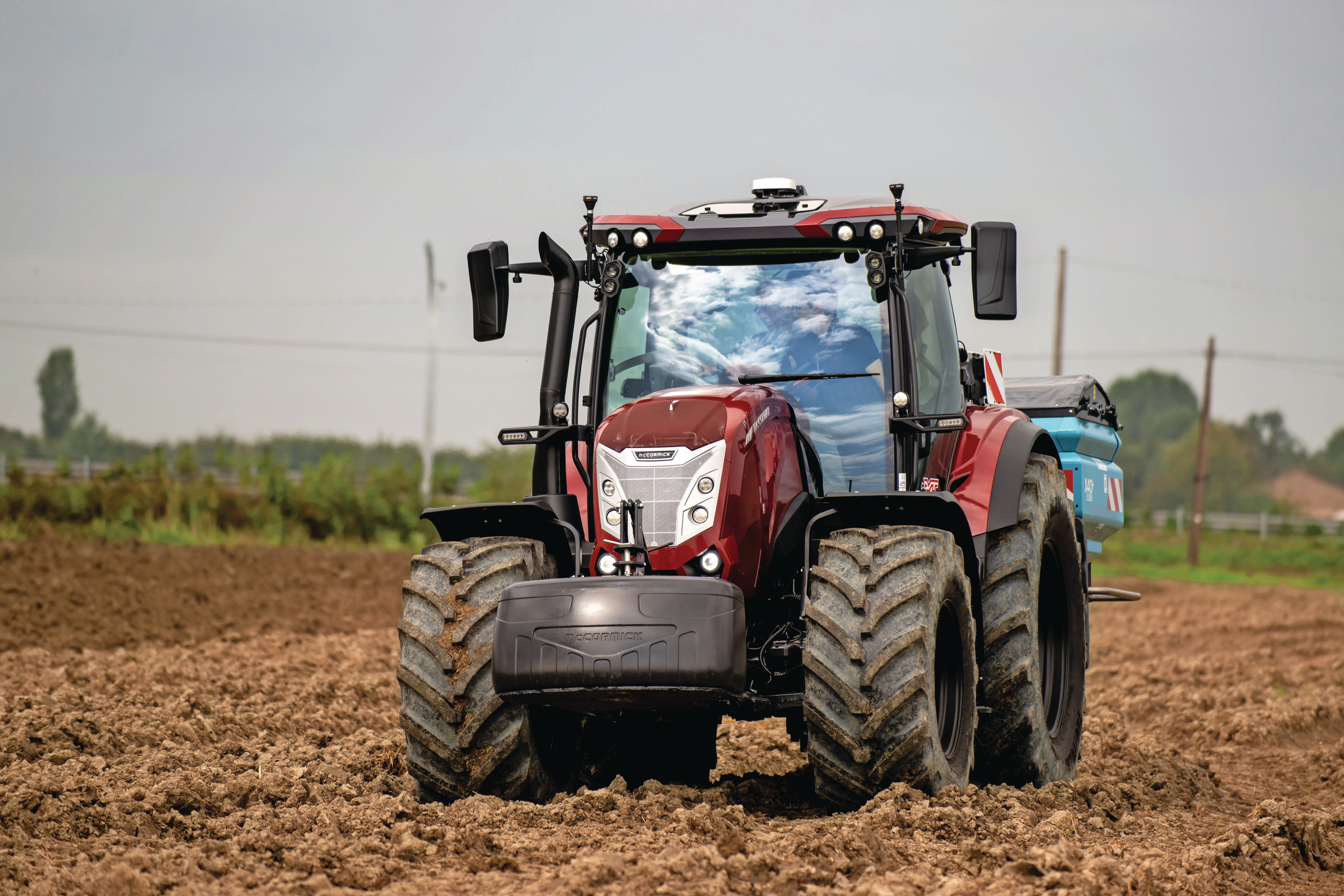 De Italiaanse fabrikant McCormick levert de X7-serie nu met de nieuwe CleverCab-cabine met verbeterde DSM Plus-terminal. TREKKER maakte een proefrit met de McCormick X7.624 VT-Drive in Italië.