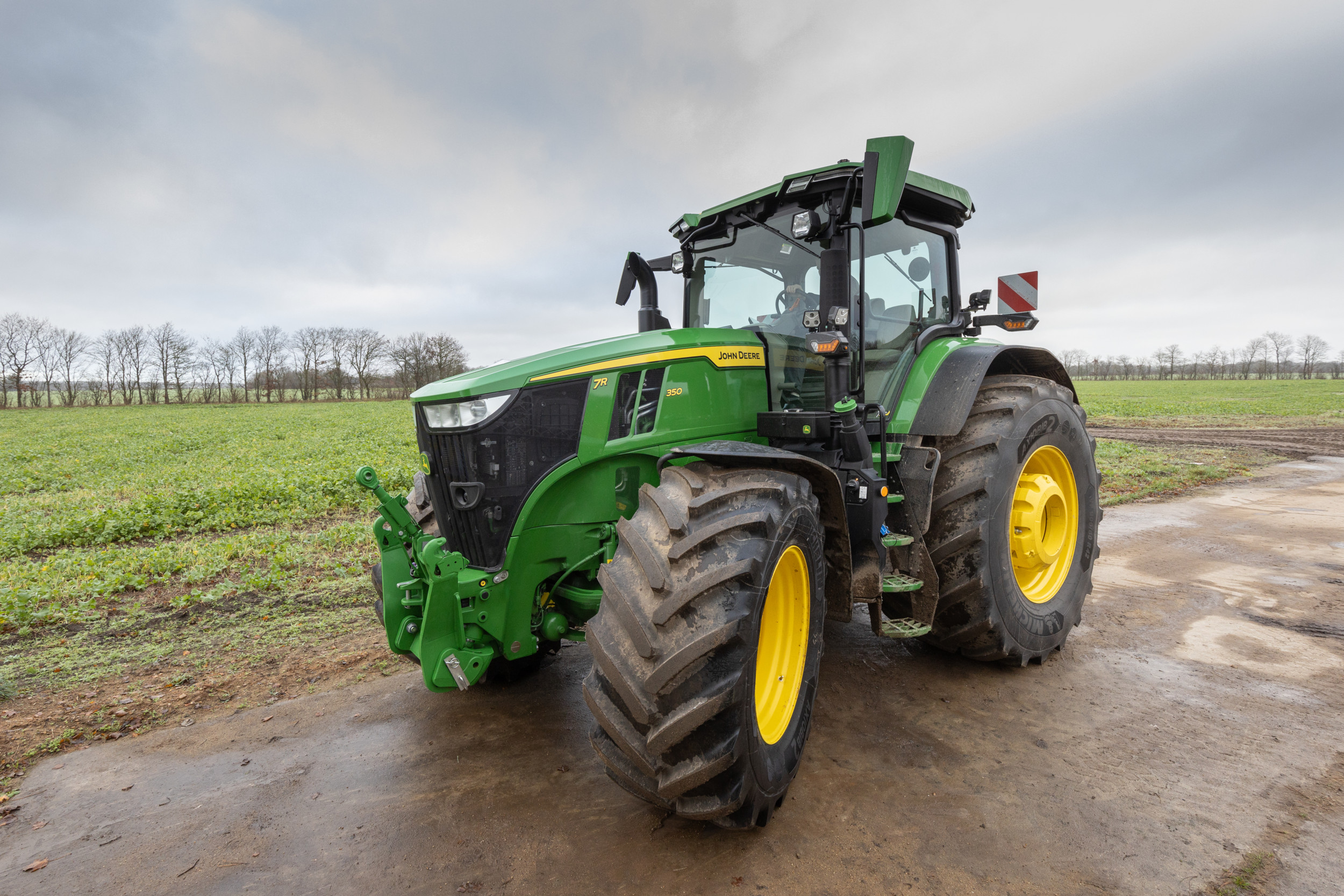 De Amerikaanse machinefabrikant John Deere komt met een MY25-versie (modeljaar 2025) van de 7R-serie. – Foto's: Bob Karsten