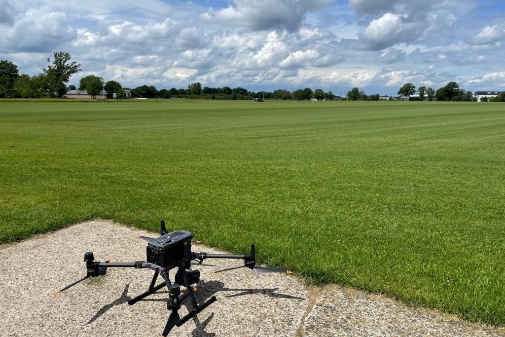 De Cropsaver-drone herkent onkruiden als ridderzuring in grasland, brengt dit in beeld en verwerkt vervolgens de data voor het maken van een taakkaart.