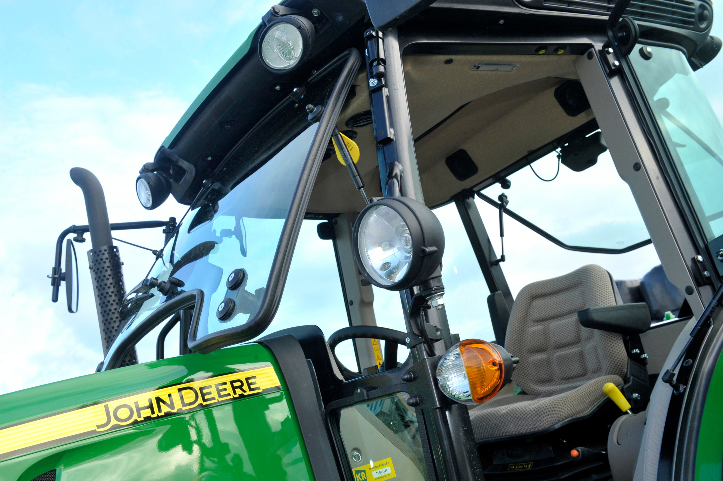 Voorbeeld van een brutale diefstal is de verdwijning van drie John Deere-trekkers eind 2024 van een bedrijf in het Groningse Oldehove. – Foto: Fotopersburo Dijkstra