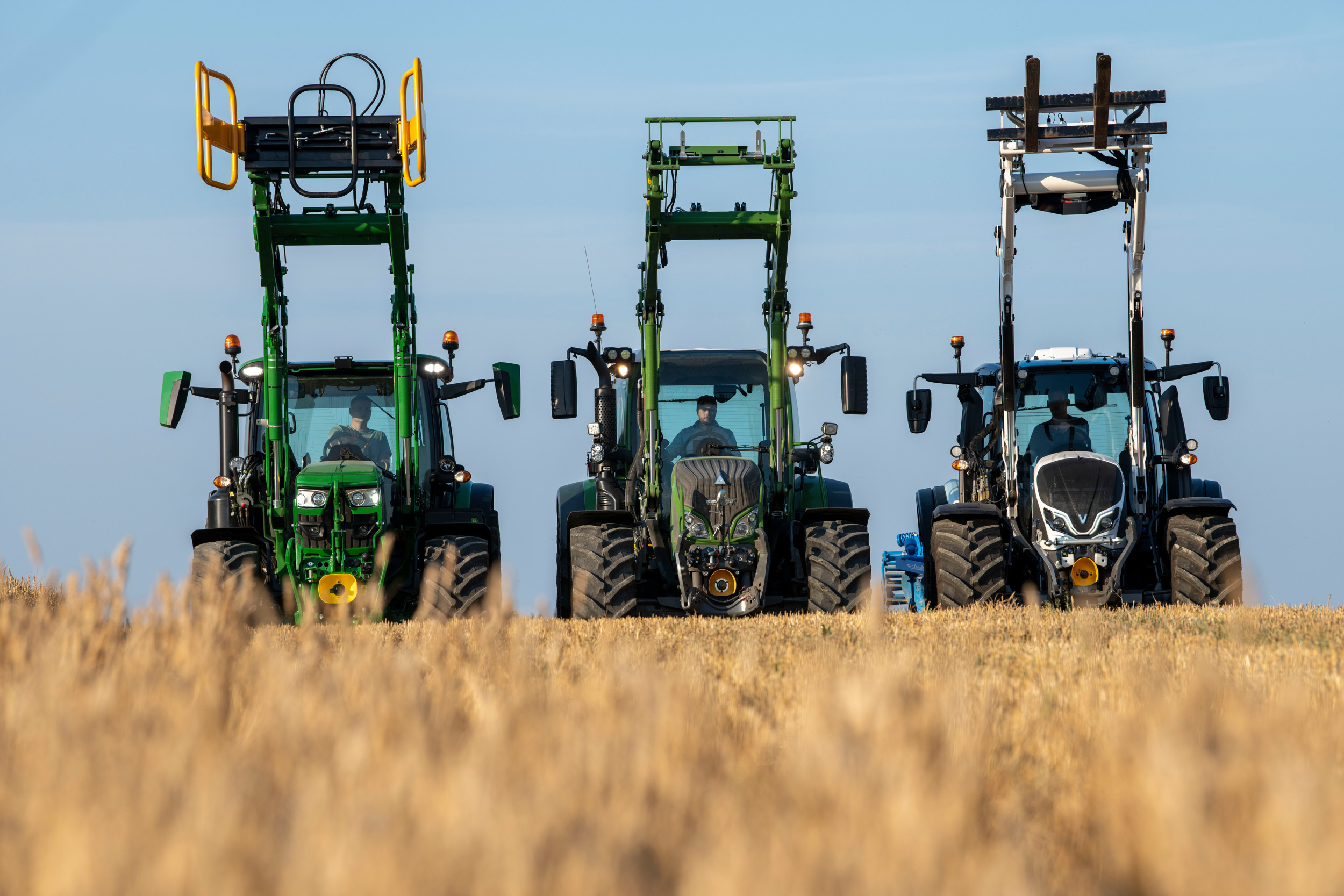 RDW heeft in Nederland 2.683 nieuwe trekkers op kenteken gezet in 2024. Het betreft voertuigen met een maximale technische massa van méér dan 4.000 kg (dus geen compacttrekkers). Fendt staat bovenaan de lijst met 540 trekkers. – Foto: Mark Pasveer