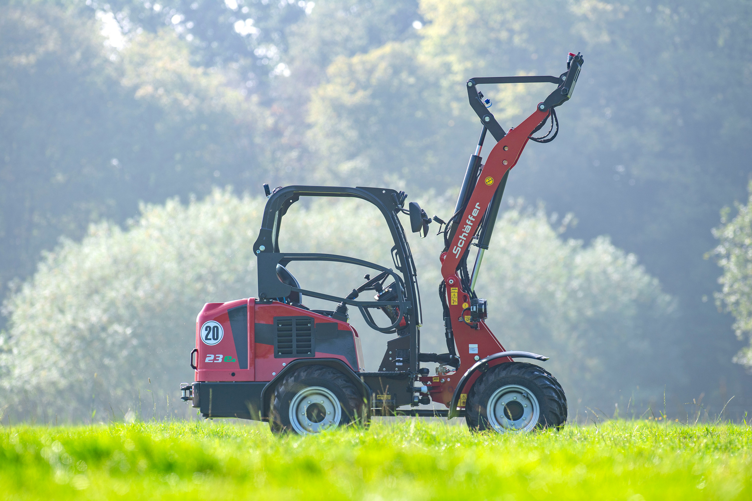 De grootste elektrische shovel die het Duitse Schäffer op het moment bouwt, is deze 23e, en die is met 2.235 kg lichter dan de anderen (gemiddeld 2.570 kg). Het is de tweede generatie elektrische shovel bij Schäffer. De machine is opvallend sterk en heel rap,misschien zelfs iets té. De brutoprijs van is €73.226.