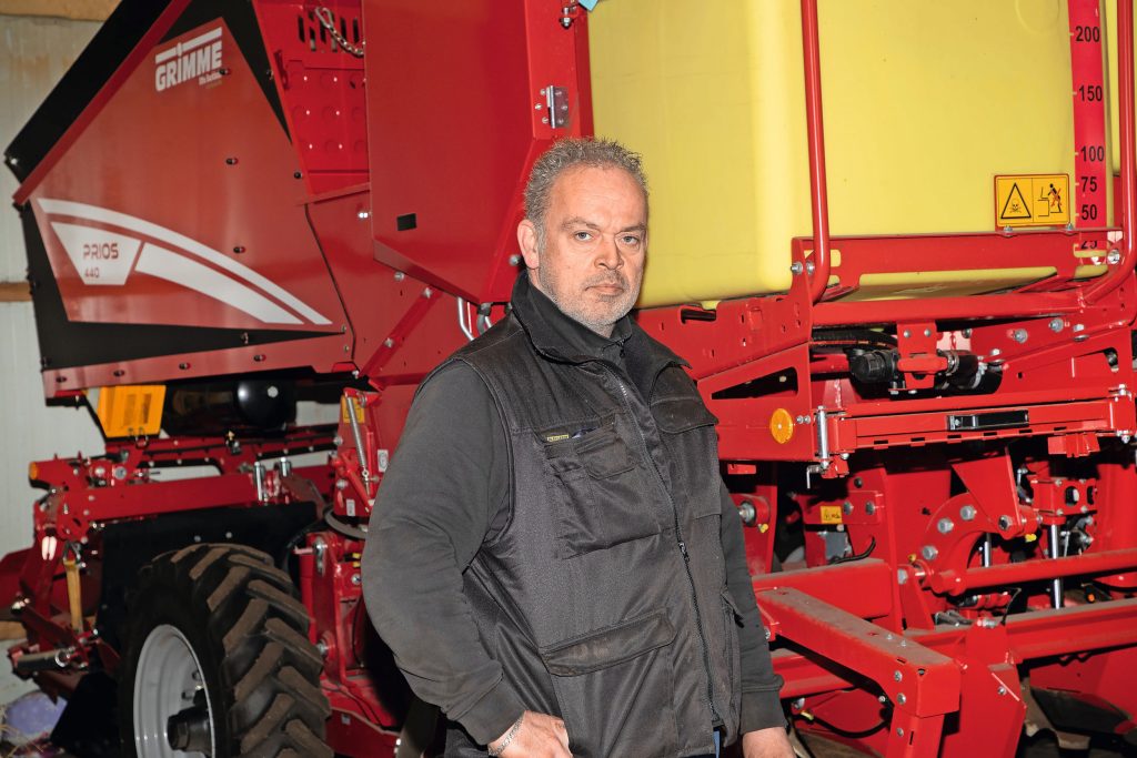 Akkerbouwer Marcel Meppelink heeft een Grimme GL430 ingeruild voor een Grimme Prios 440 Pro. – Foto: Hans Banus