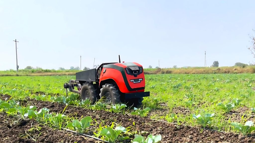 De FarmRobo iMog is een autonome veldrobot die eenvoudig in gebruik is dankzij visuele besturing, een aftakas (PTO) en zijn veelzijdigheid (wieden, spuiten en transport). Bovendien is de iMog betaalbaar met een prijs van €12.000.