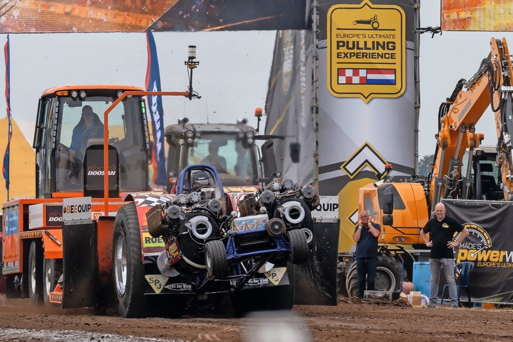 Tractorpullingteam DeJongSpecial tijdens Made’s Powerweekend in juli 2023. TREKKER neemt een kijkje bij dit team, waar vermogen maken en gewicht besparen hand-in-hand gaan. - Foto: Bert Jansen