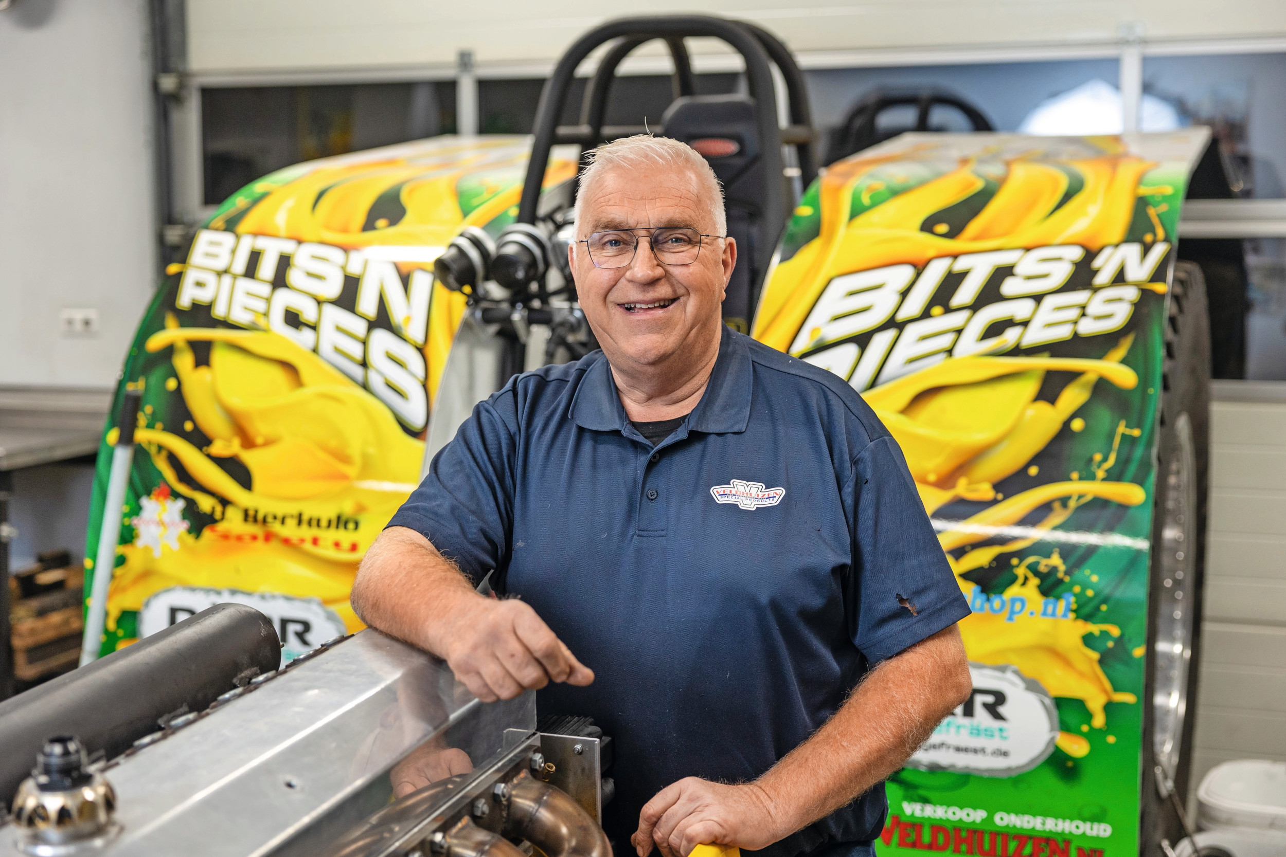 Willem Veldhuizen heeft al meer dan 40 jaar ervaring in tractorpulling. Op basis van een Fordson Major bouwde hij in 1981 zijn eerste Vrije klasse-trekker: Smoky Duck. Met zijn team Bits ‘n Pieces heeft hij inmiddels een Vrije klasse-trekker gebouwd met twee John Deere Superstock-motoren. TREKKER gaat in gesprek met de liefhebber over de ontwikkeling van zijn puller en de tractorpulling-sport in het bijzonder. – Foto: Herbert Wiggerman