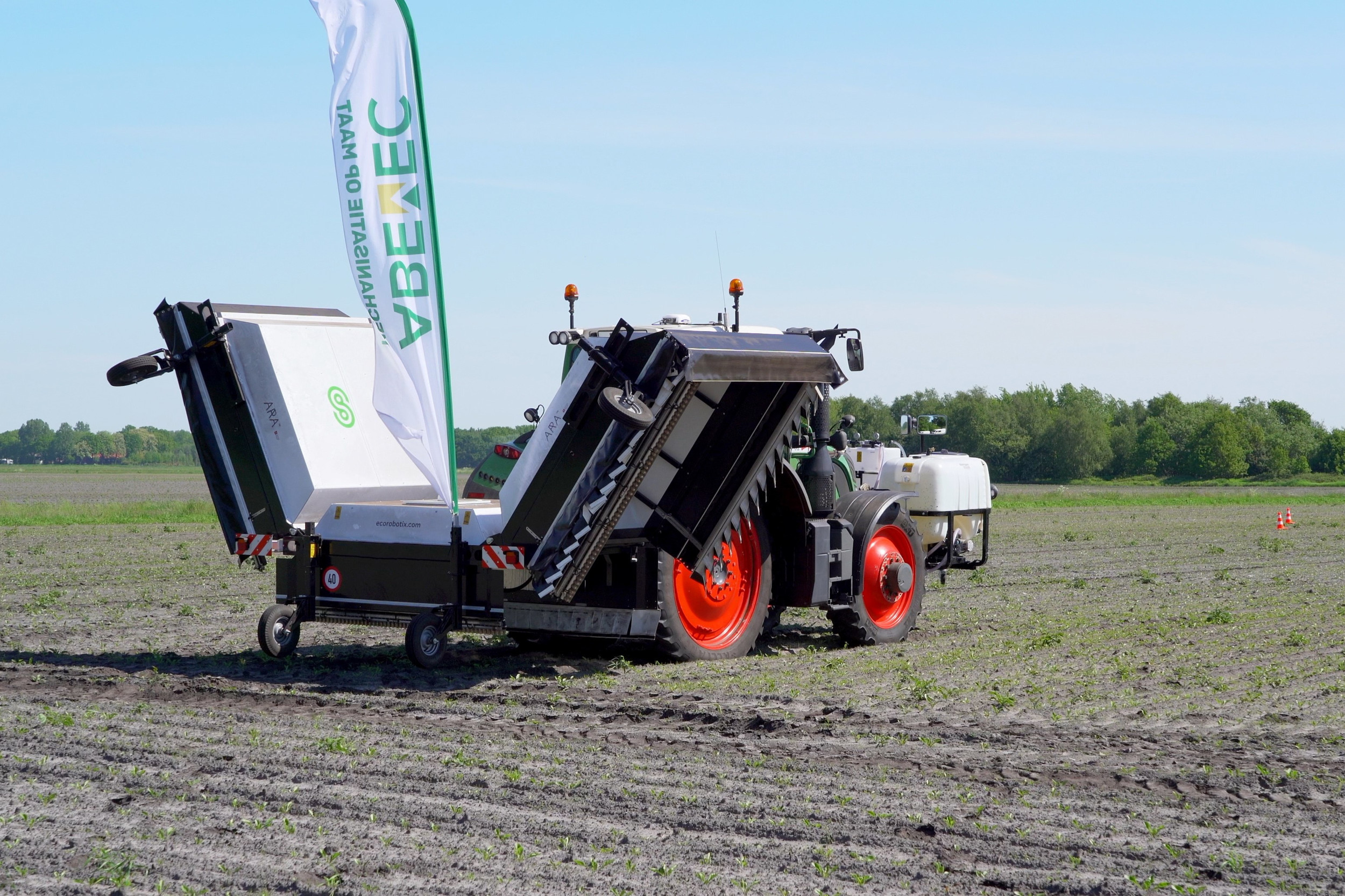 Cameragestuurde spotsprayers, zoals deze ARA van Ecorobotix, veroveren in rap tempo een plaats in de markt. TREKKER levert een marktoverzicht van spotsprayers die met grote precisie plantjes individueel raken. – Foto: Jan Willem Schouten