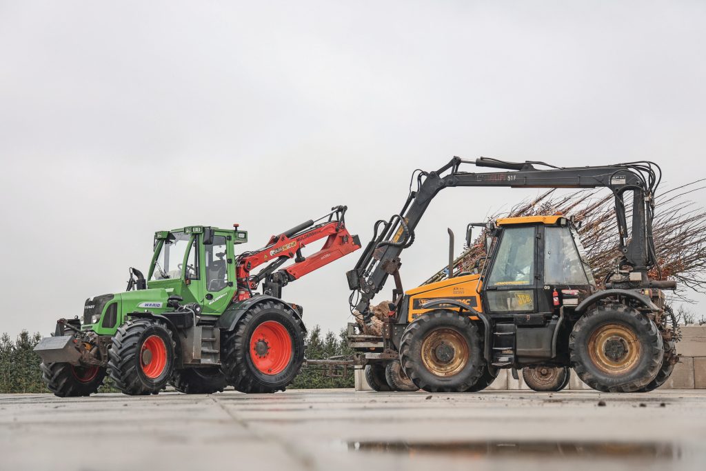 De Werner Wario (bouwjaar 2012, 6.000 uur op de teller) met Palfinger Epsilon-kraan is sinds dit seizoen de opvolger van de JCB Fastrac 2135 4WS met Loglift-kraan en 17.000 uur op de klok.
