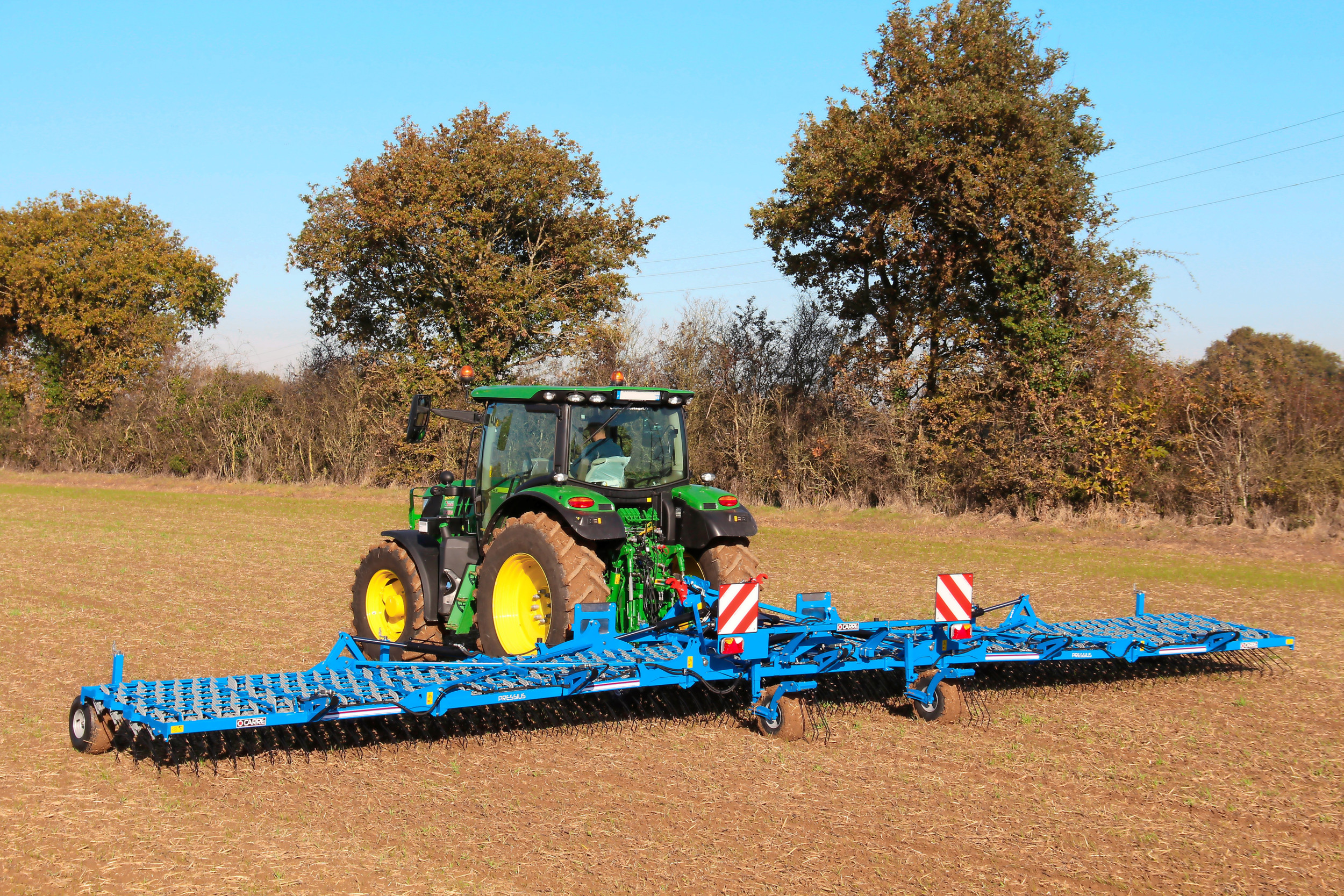 De landbouwmachinemarkt is vorig jaar flink gekrompen. Ook de Franse machinefabrikant Carré, bekend van onder meer wiedeggen en schoffels, kampt met financiële problemen. – Foto: Carré