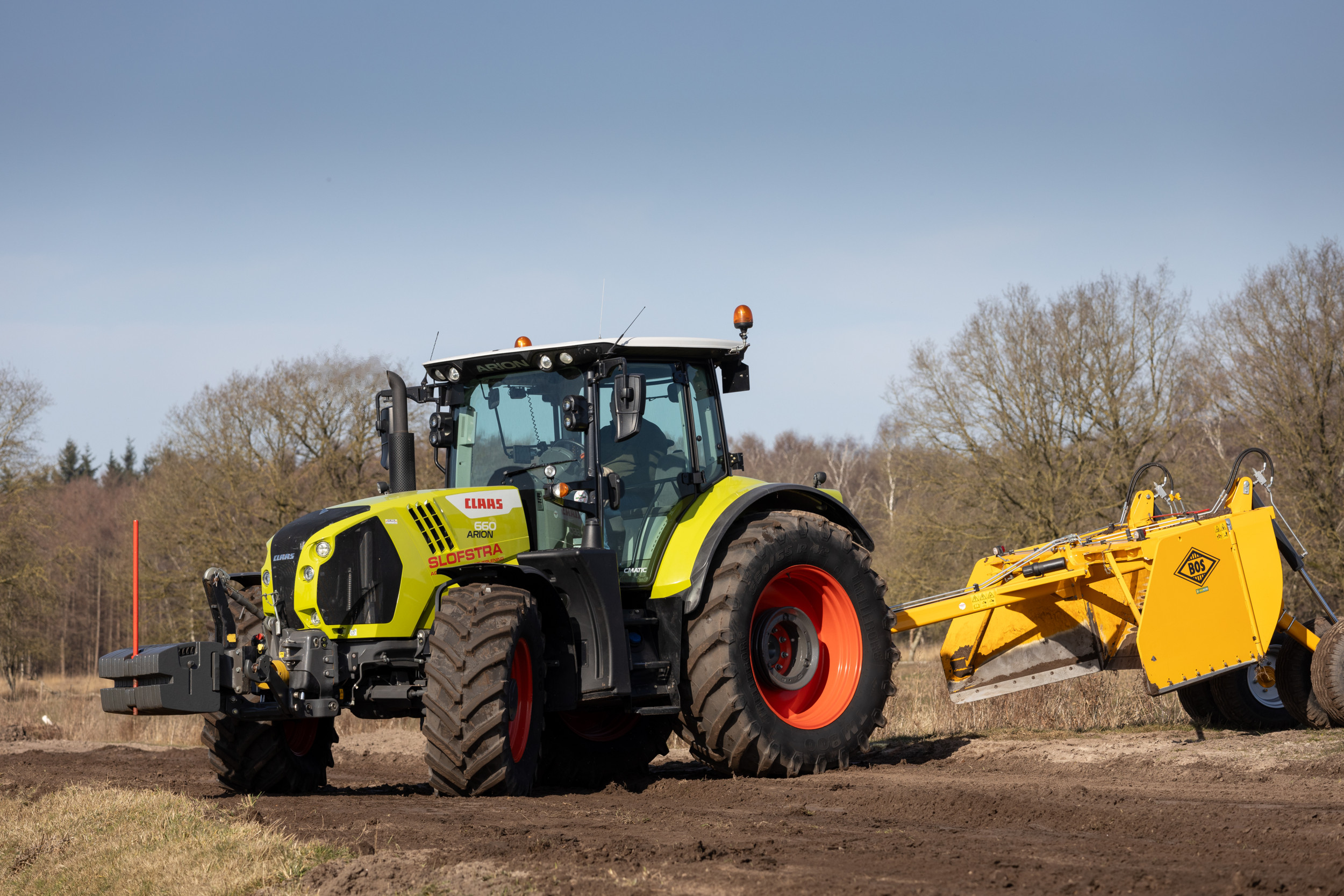 Claas presenteerde de Arion-serie in 2012 en voerde sindsdien geregeld model-updates door. De meeste wijzigingen zijn onderhuids toegepast en daarmee is de trekker nog up-to-date. TREKKER vraagt gebruikers van de Arion 660 naar hun bevindingen. – Foto’s: Hubert Wilmer, Bob Karsten