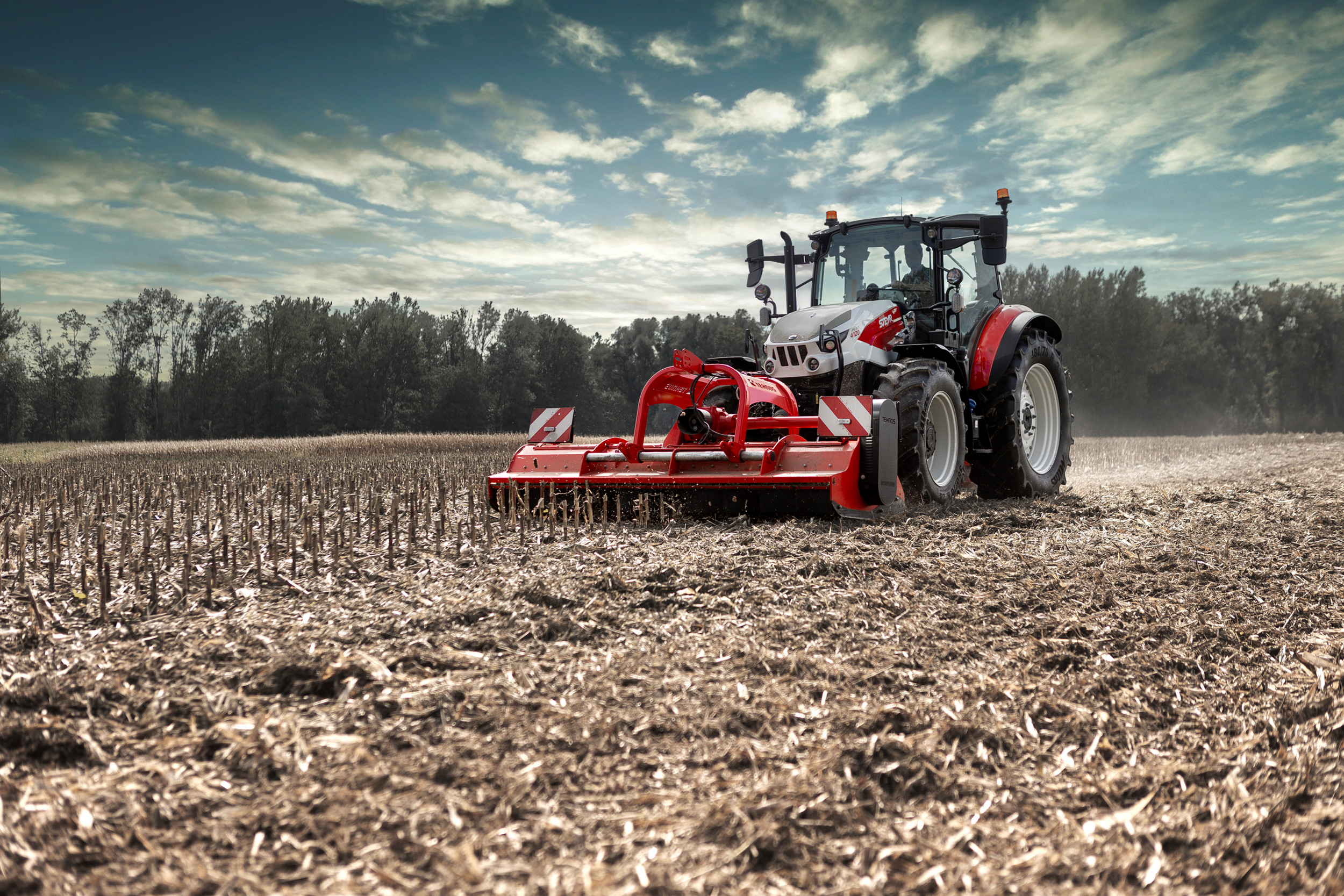 De Steyr Plus-serie is naast de reeds leverbare 24/24-bak nu ook te koop met een eenvoudigere 12/12-transmissie. – Foto's: Steyr