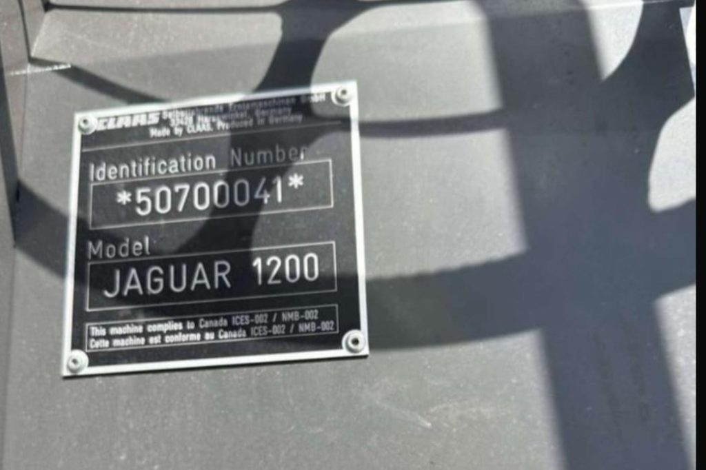 Op het typeplaatje van het prototype hakselaar van Claas staat Jaguar 1200.
