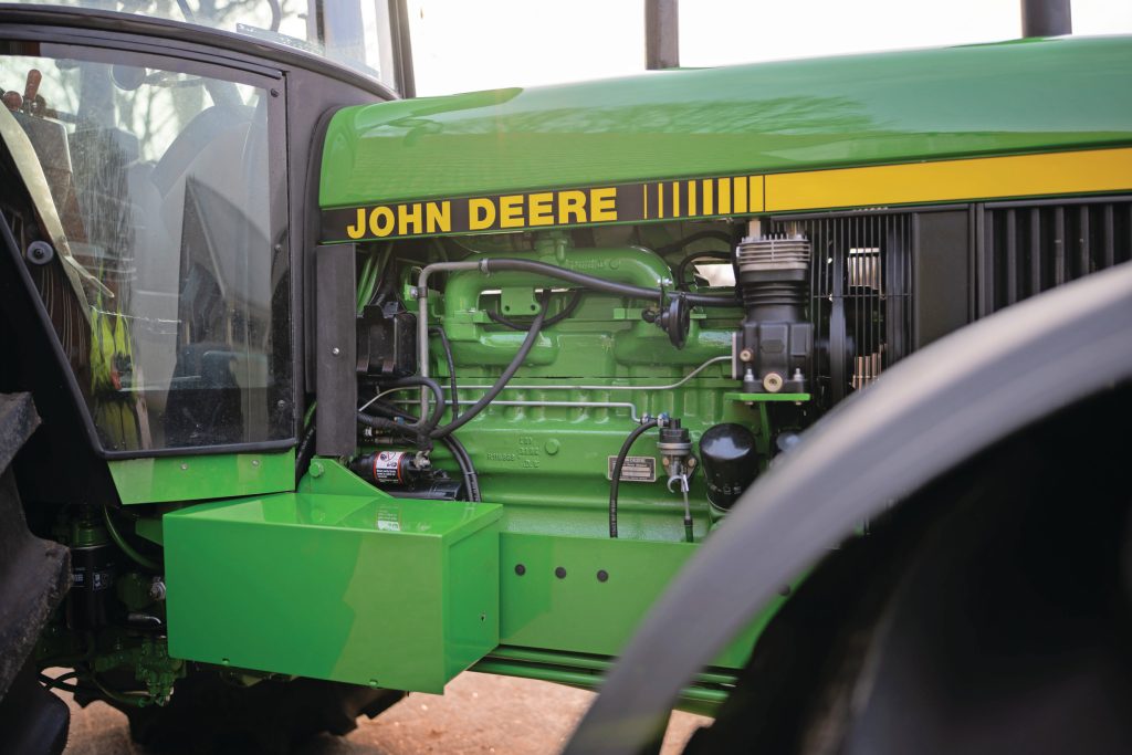 In die tijd kenmerkend voor een ‘Duitse uitvoering’ van deze John Deere-trekker is de compressor voor de luchtremmen.