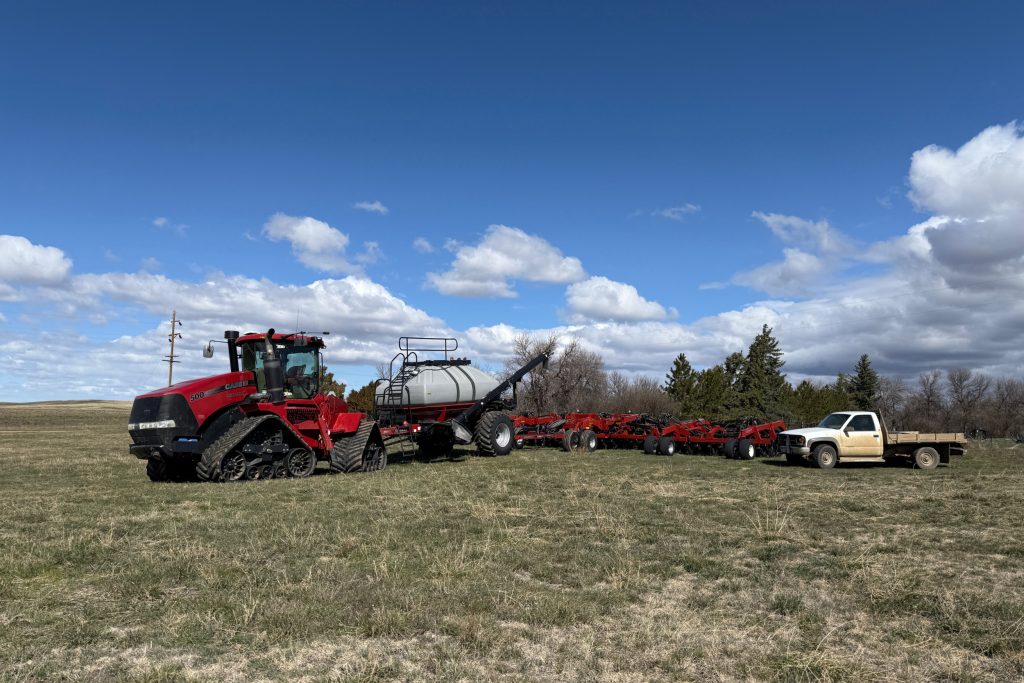 Justin Yirsa, een tarweboer in Montana, overweegt zijn Case IH Quadtrac 500 en zaaimachine te vervangen, tot hij ziet hoe schrikbarend duur groot materieel inmiddels is geworden.
