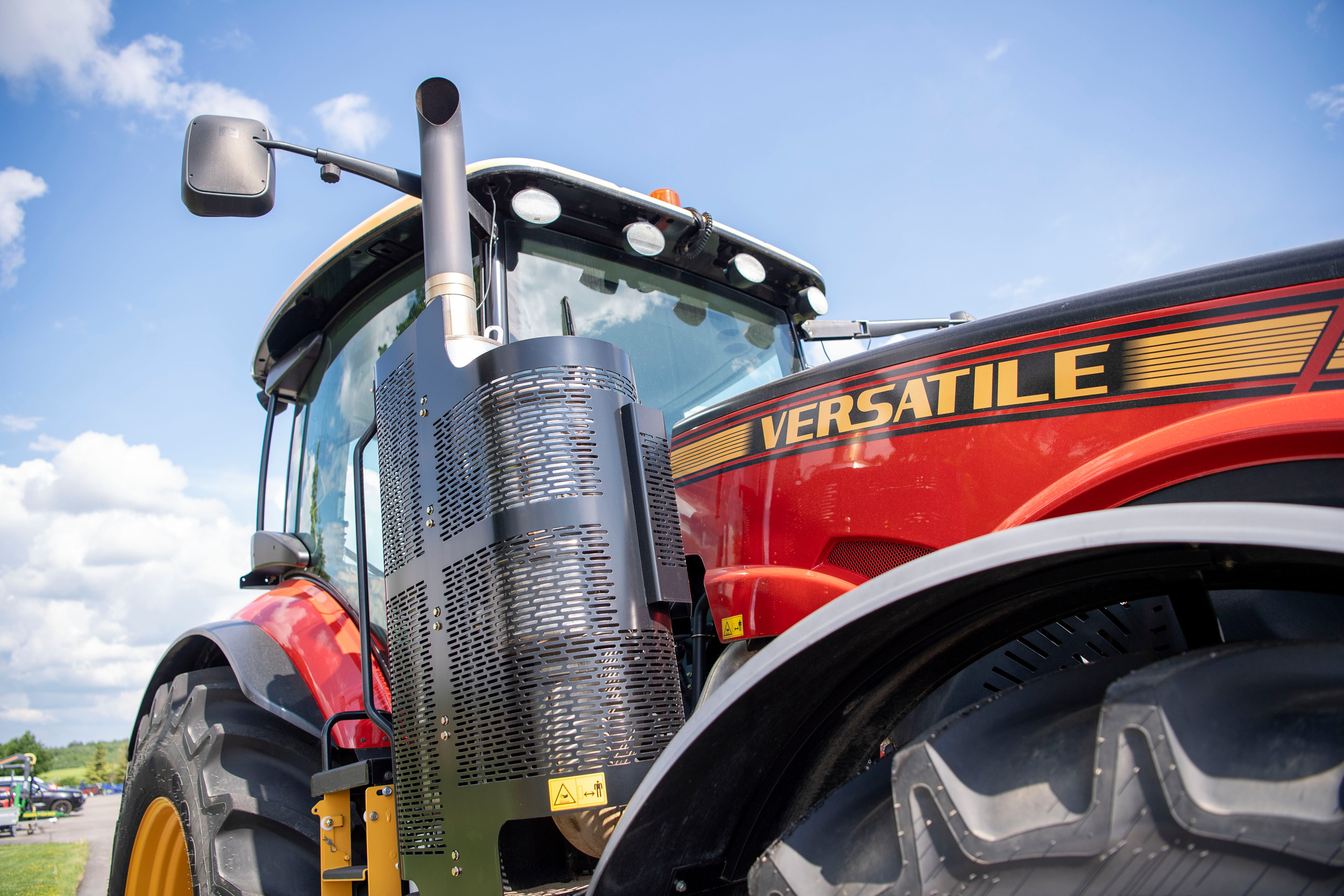 Asko Holding, het moederbedrijf van de Turkse trekkerfabrikant Başak Traktör heeft alle aandelen overgenomen van het Canadese Buhler Industries, fabrikant van trekkermerken als Versatile en Farm King. – Foto: Mark Pasveer