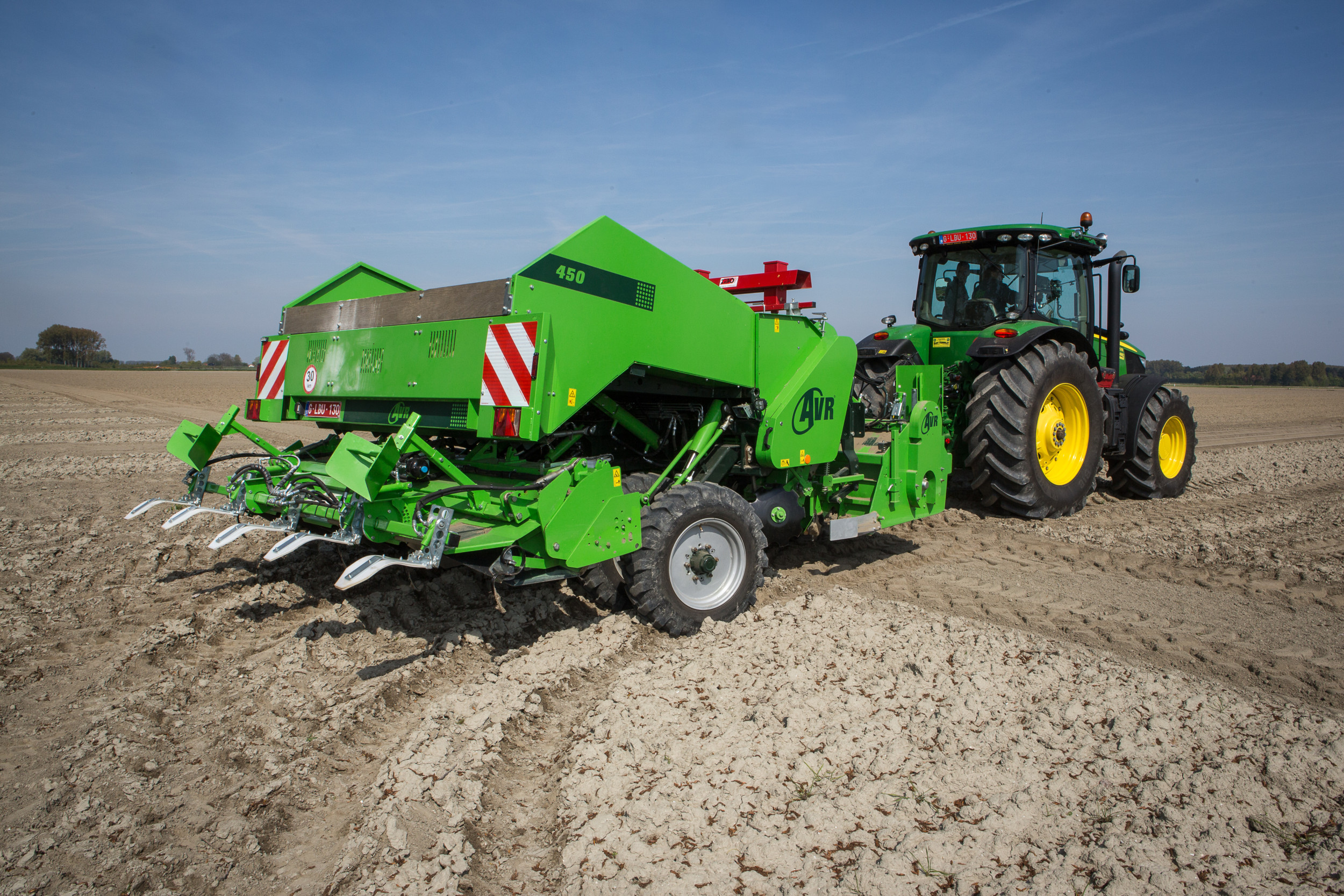 Een AVR frees-pootcombinatie. Met de uitbreiding van het dealernetwerk heeft de Belgische machinefabrikant AVR nu zeven dealers met tien vestigingen in Groningen, Friesland, Flevoland, Drenthe en Overijsel. – Foto: Peter Roek