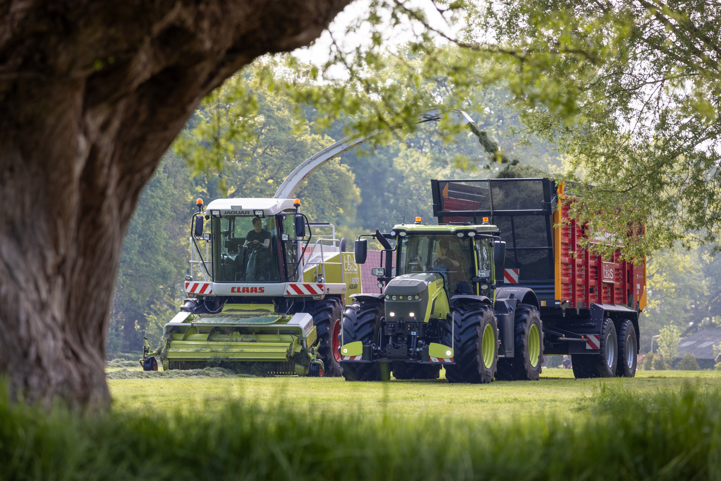De JCB Fastrac 4220 iCON beschikt over nieuwe assen, een aangepast frame én een vernieuwde cabine. Tijd voor een trekkertest en navraag bij enkele gebruikers. – Foto: Bob Karsten