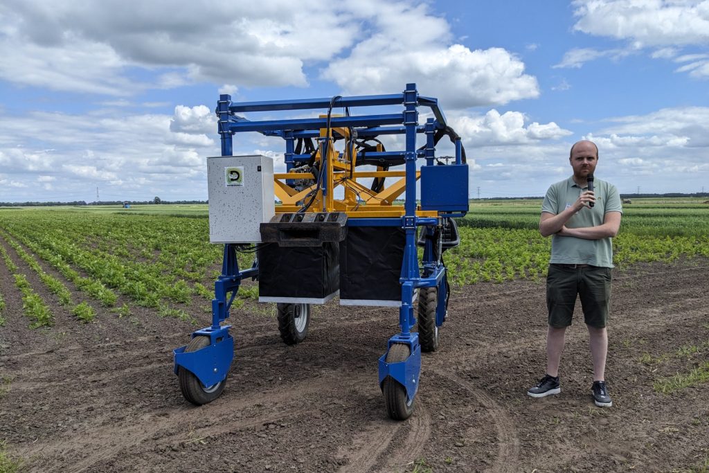 Het voertuig tijdens een besloten bijeenkomst van projectpartners van het DigiAgro3 project eind juni 2024. – Foto: René Koerhuis