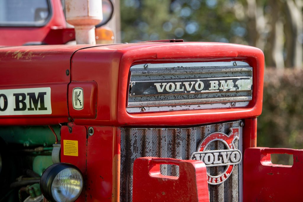 Barre Viking. De Volvo BM 8.10 Turbo heeft deels nog zijn originele lak en Kuiken-stickers.