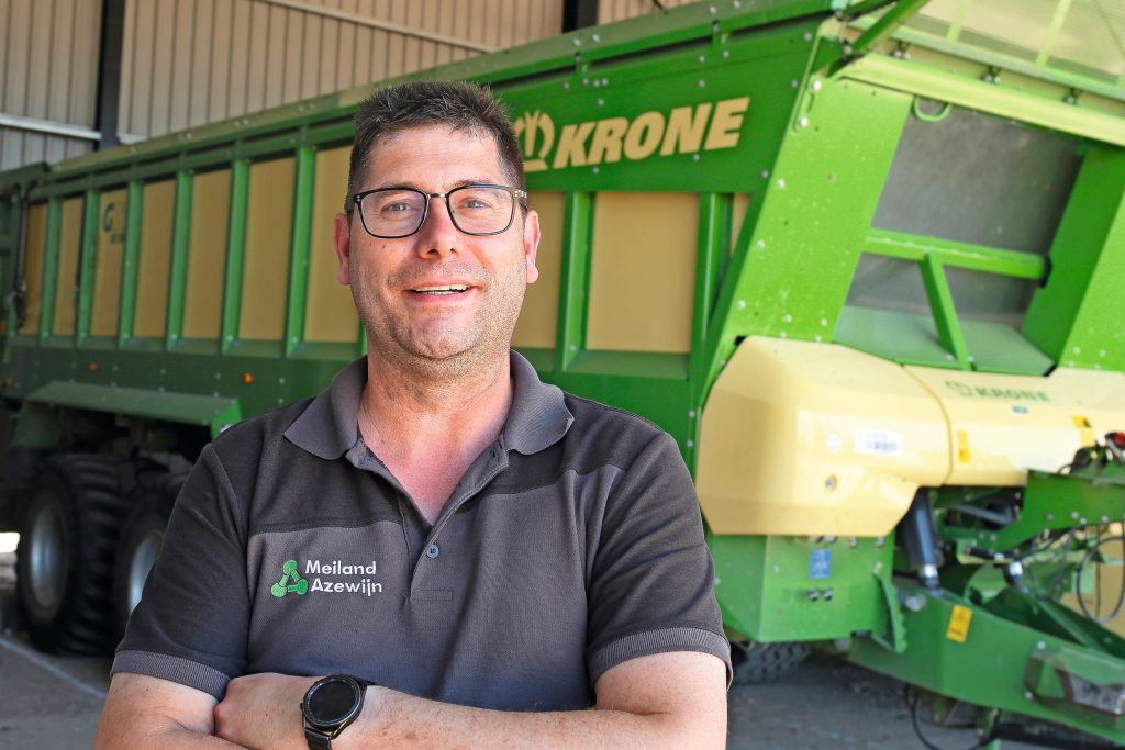 Erik Wisseling, chauffeur van Loonbedrijf Meiland Azewijn in Azewijn (Gld.), werkt met een Krone GX 440 Pro met tandemonderstel.