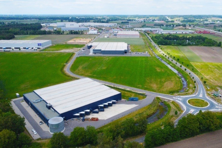 De locatie van het nieuwe onderdelencentrum in het Duitse Rieste bevindt zich op een kilometer afstand van de Grimme-fabriek in Damme. – Foto: Grimme