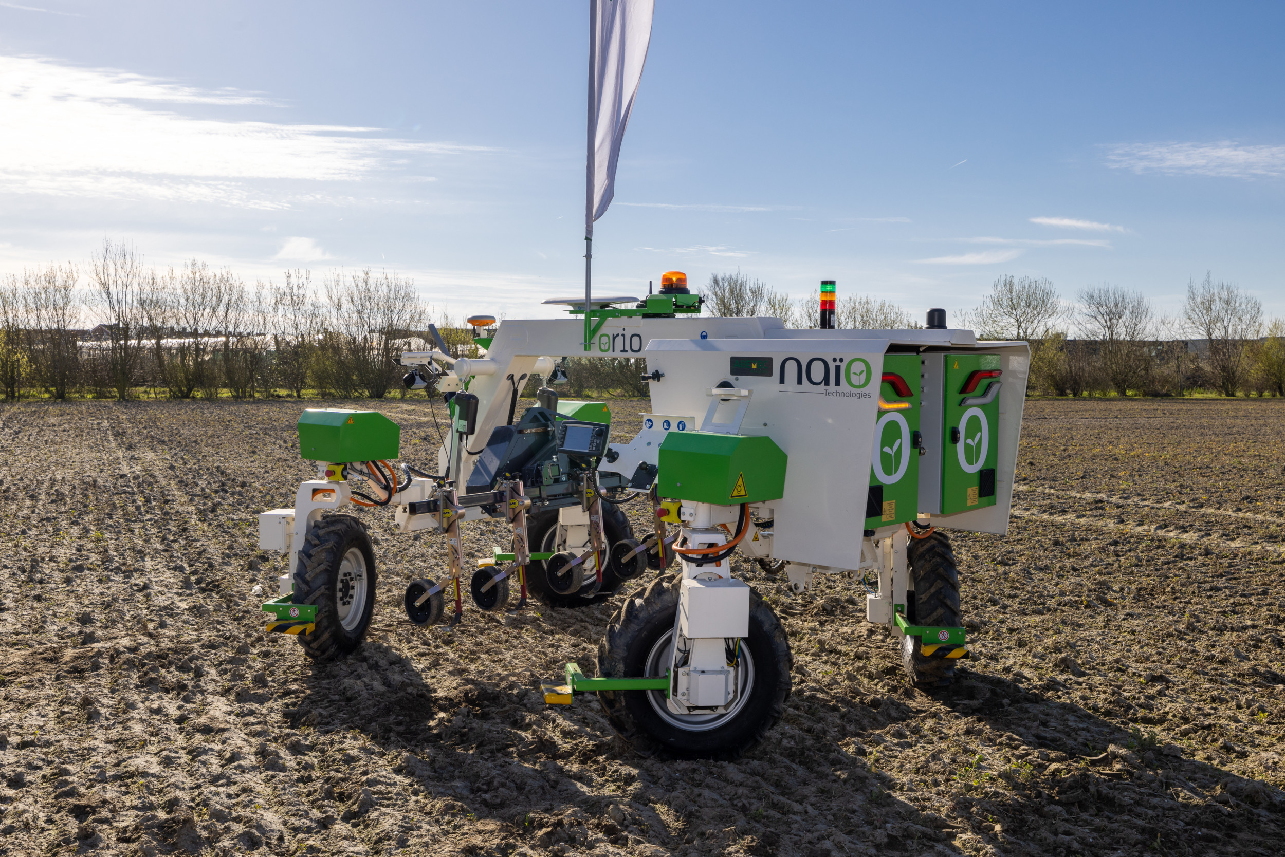 Importeur Abemec toont de Naïo Orio-veldrobot tijdens een demo in 2023 in Kamperland ( Zld.). De Franse robotfabrikant Naio Technologies bevindt zich momenteel in financieel zwaar weer en zoekt een koper. Foto: Peter Roek